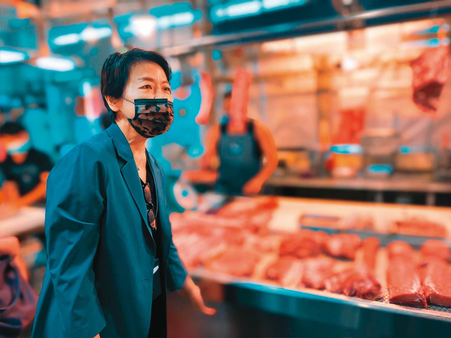 台北市副市長黃珊珊近日持續走訪基層，聲勢不墜，與藍綠陣營三足鼎立。（翻攝黃珊珊臉書）