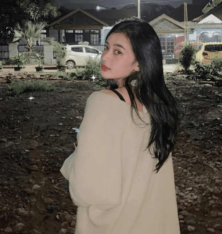 哈塔拉兼拍網美照，驚艷許多網友。（翻自TikTok+IG）