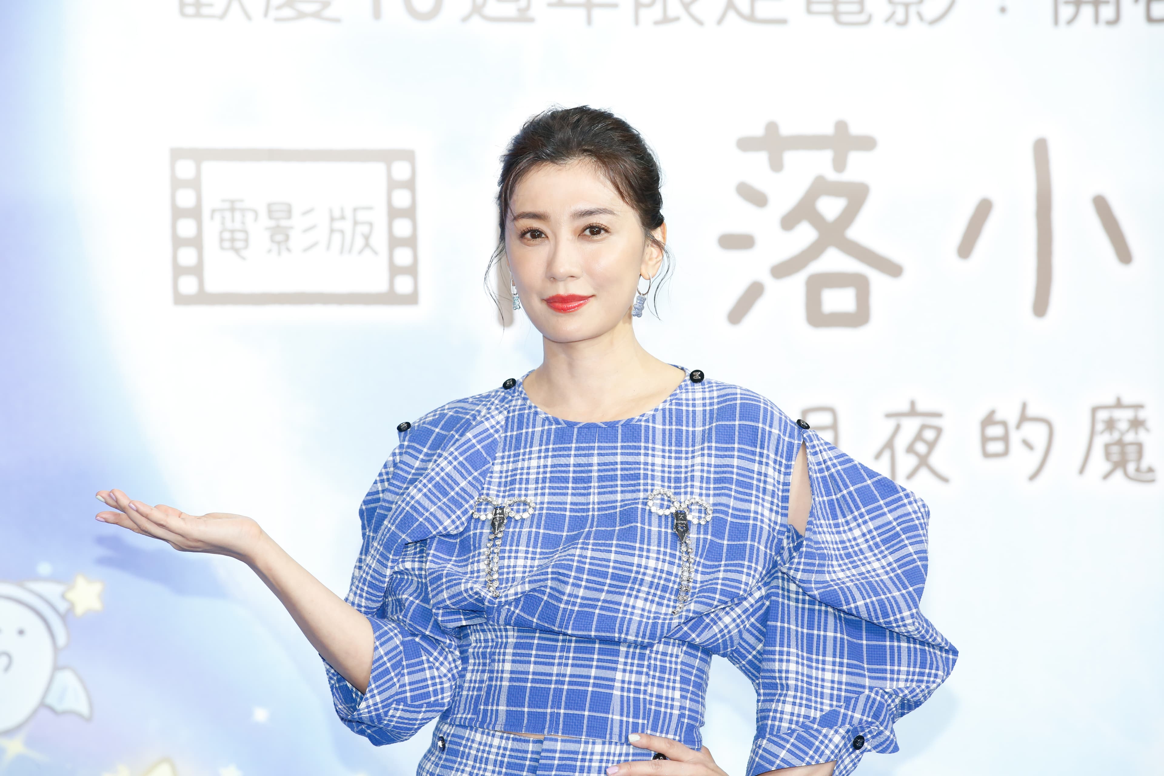 對於這次配音，賈靜雯遇到的最大難關是開金口唱歌，連Angel都崩潰吶喊母女都五音不全。