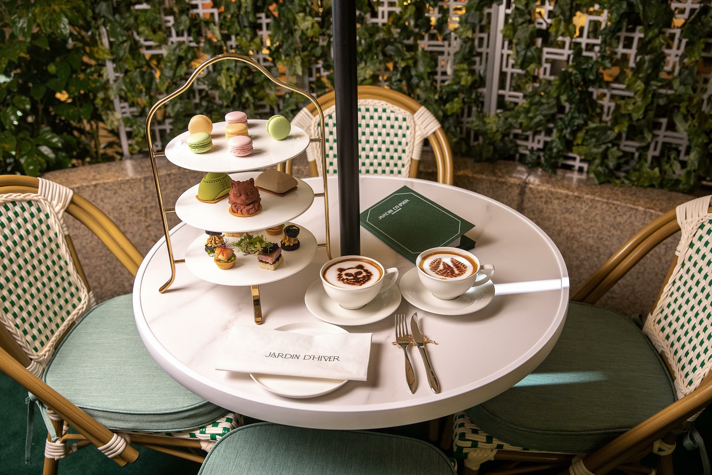 Jardin d’Hiver花園咖啡館下午茶組的限定特製點心。（寶詩龍提供） 