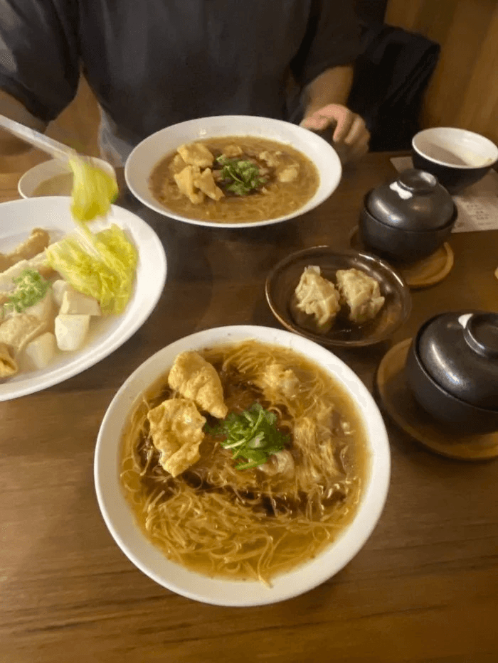 天菜男點了一桌菜卻稱沒帶錢吃飯，原PO只好買單。（翻攝 Dcard）