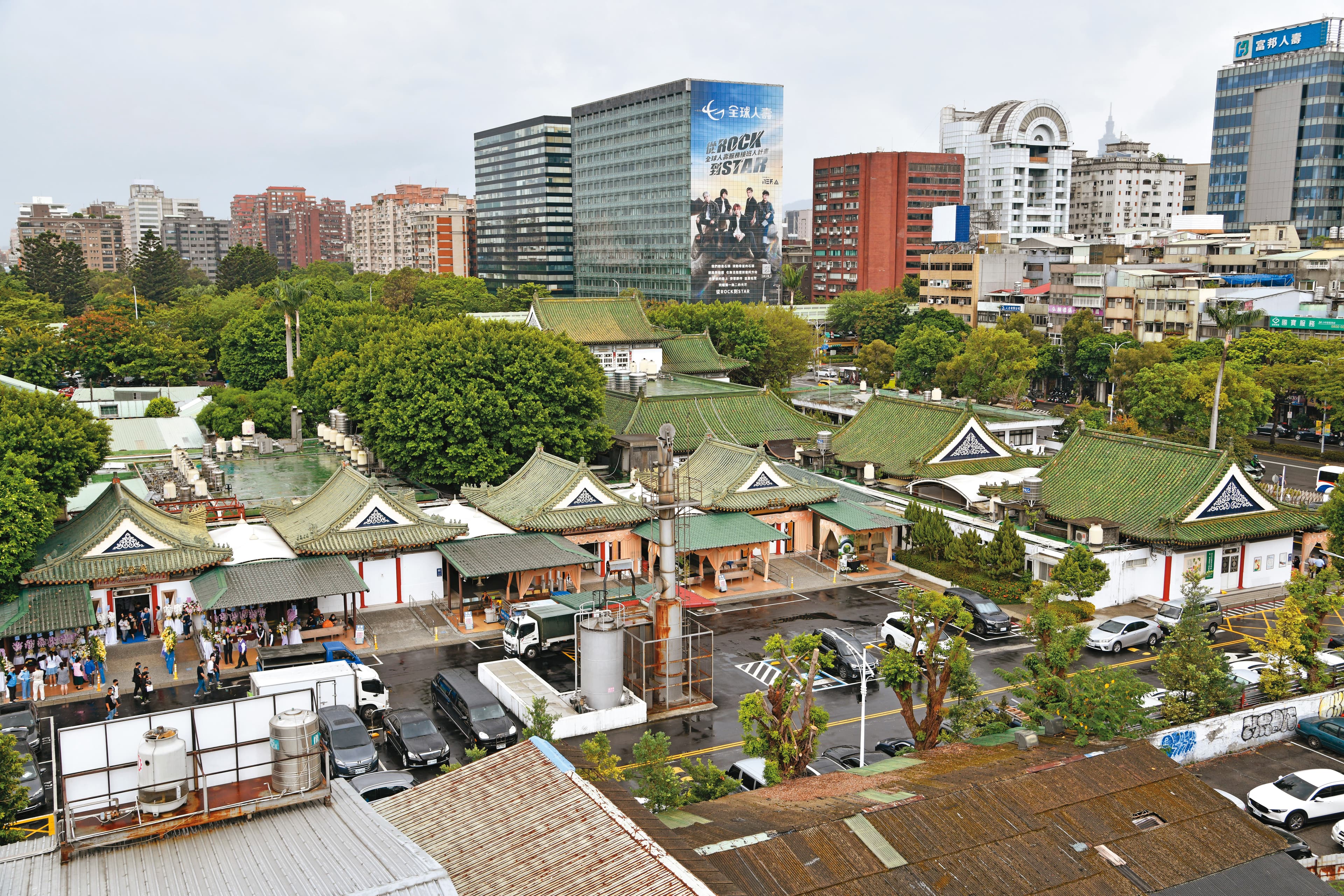 一殯曾遭諷是北市「永遠解決不了的毒瘤」，黃珊珊在專訪中透露明年中要拆除並規畫為綠地使用。