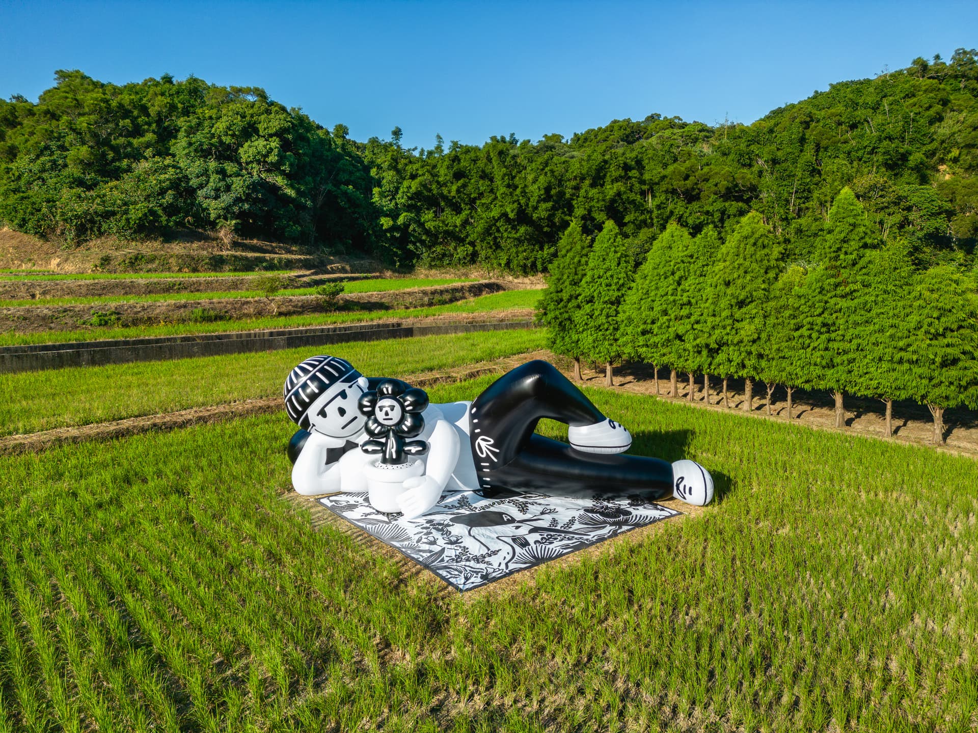 偶爾不如像《放空時光Lay down & take it easy.》的人偶放空一下。