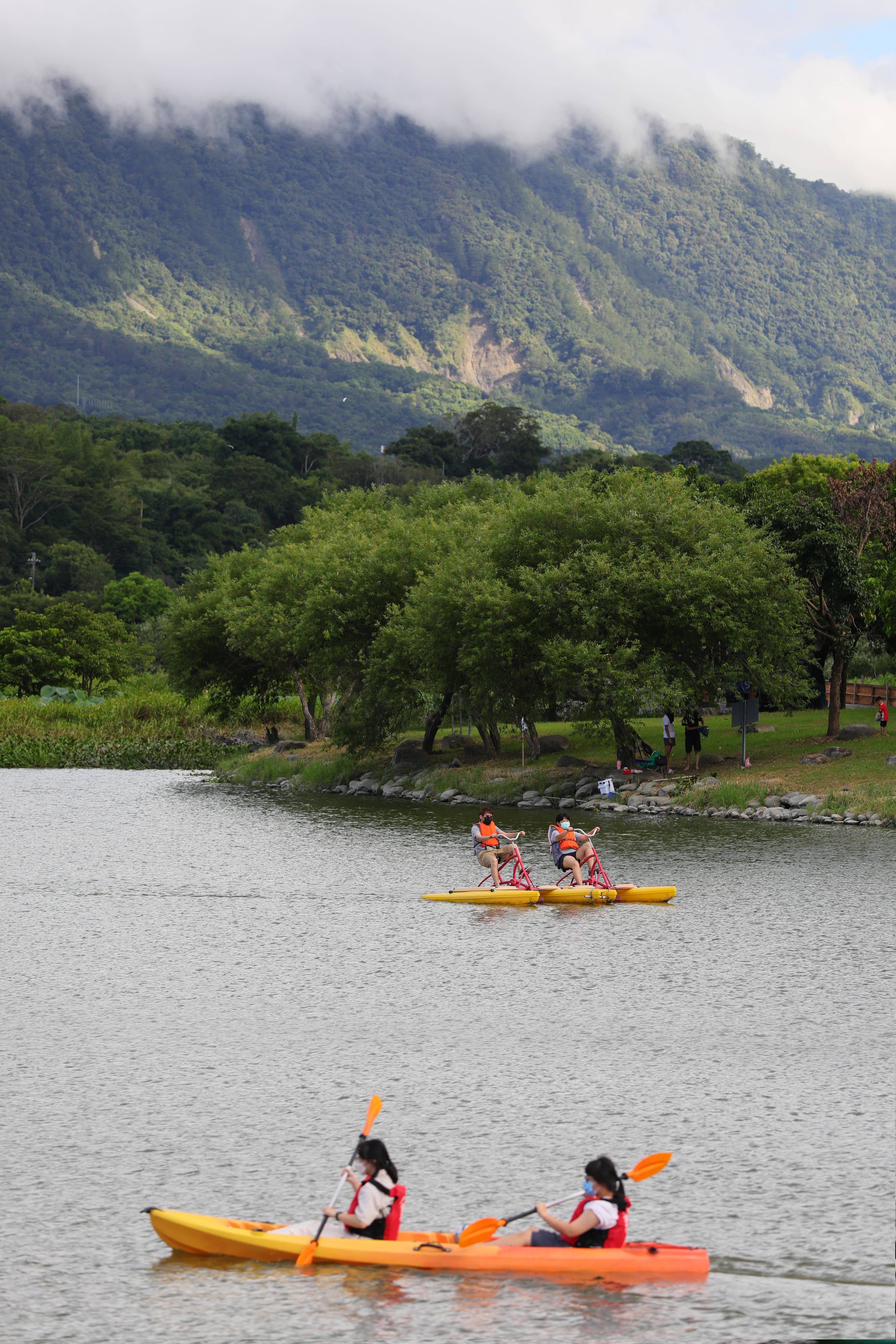 大坡池可以體驗獨木舟、SUP、水上腳踏車等多項水上活動。