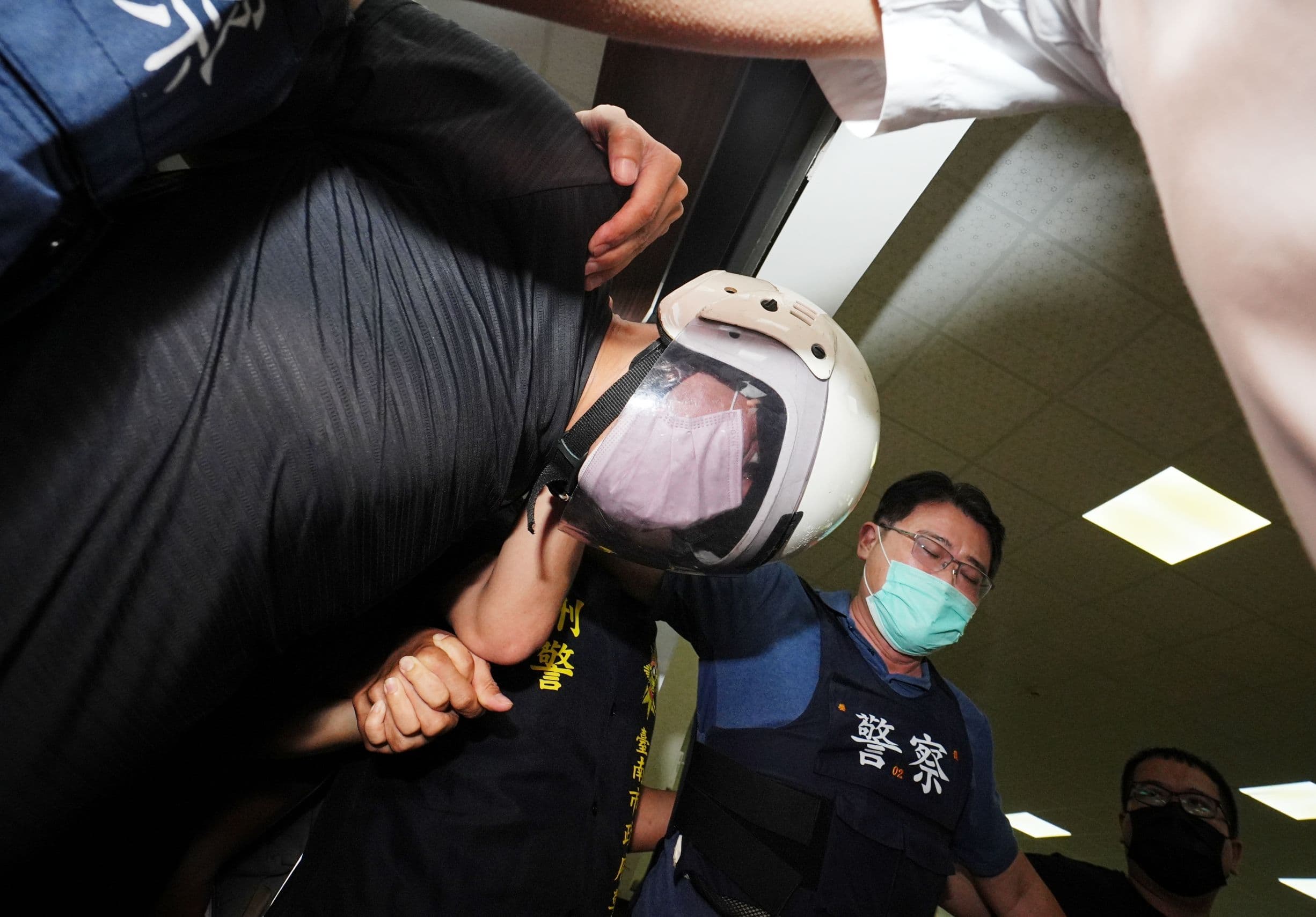砍殺2警的林信吾被依7罪起訴。