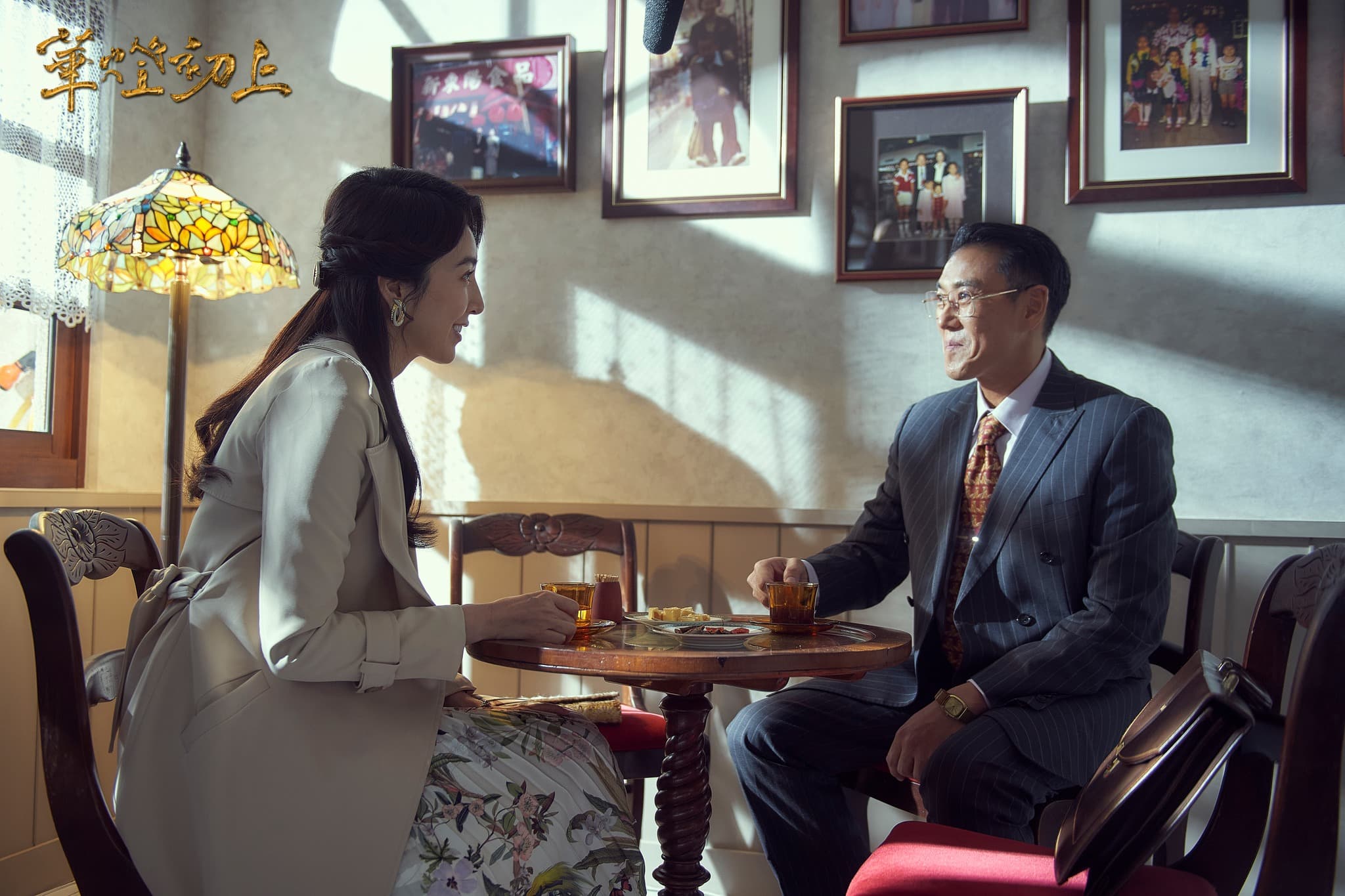 楊謹華（左）在中國大陸拍戲接到喜訊時還在睡夢中。（翻攝自臉書）
