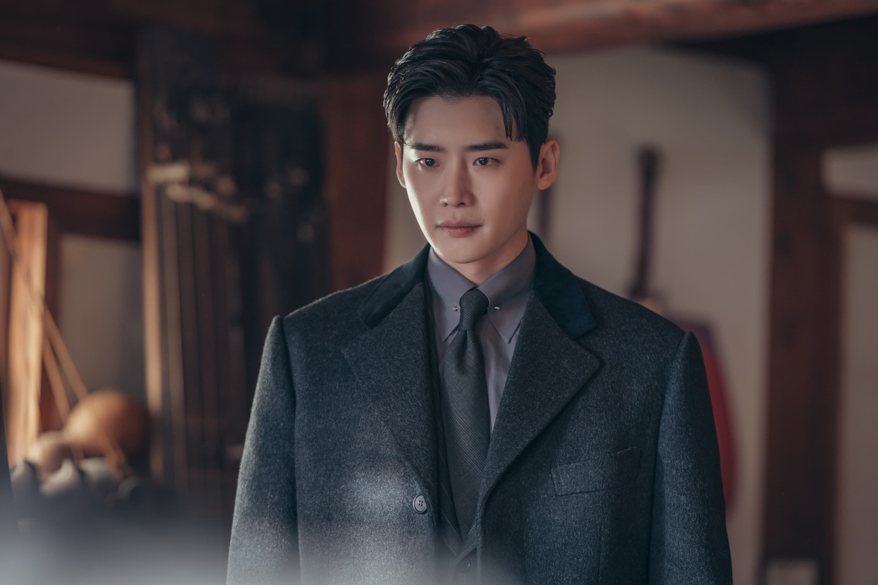李鍾碩退伍以《黑話律師》復出，演技收服觀眾。（disney+提供）