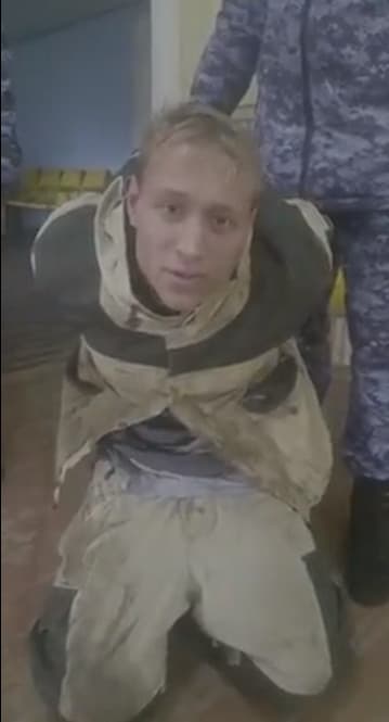 槍手齊寧（Ruslan Zinin）開槍後遭壓制逮捕拘留。（翻攝推特@nexta_tv）