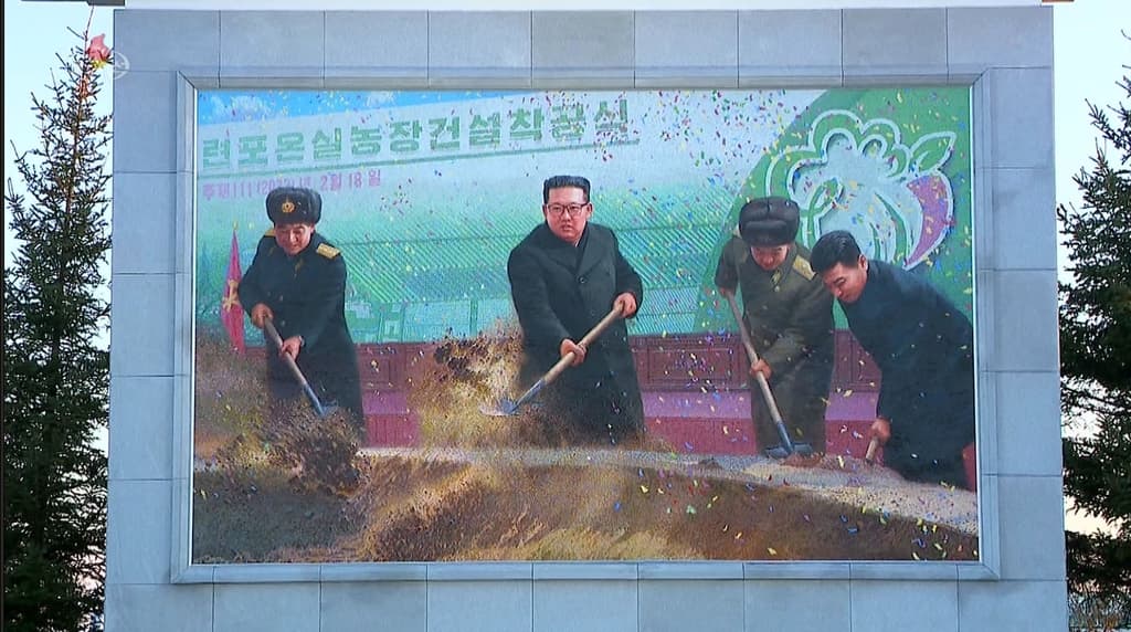 金正恩出席農場開工典禮的畫面被繪製成壁畫。（翻攝自朝鮮中央TV）
