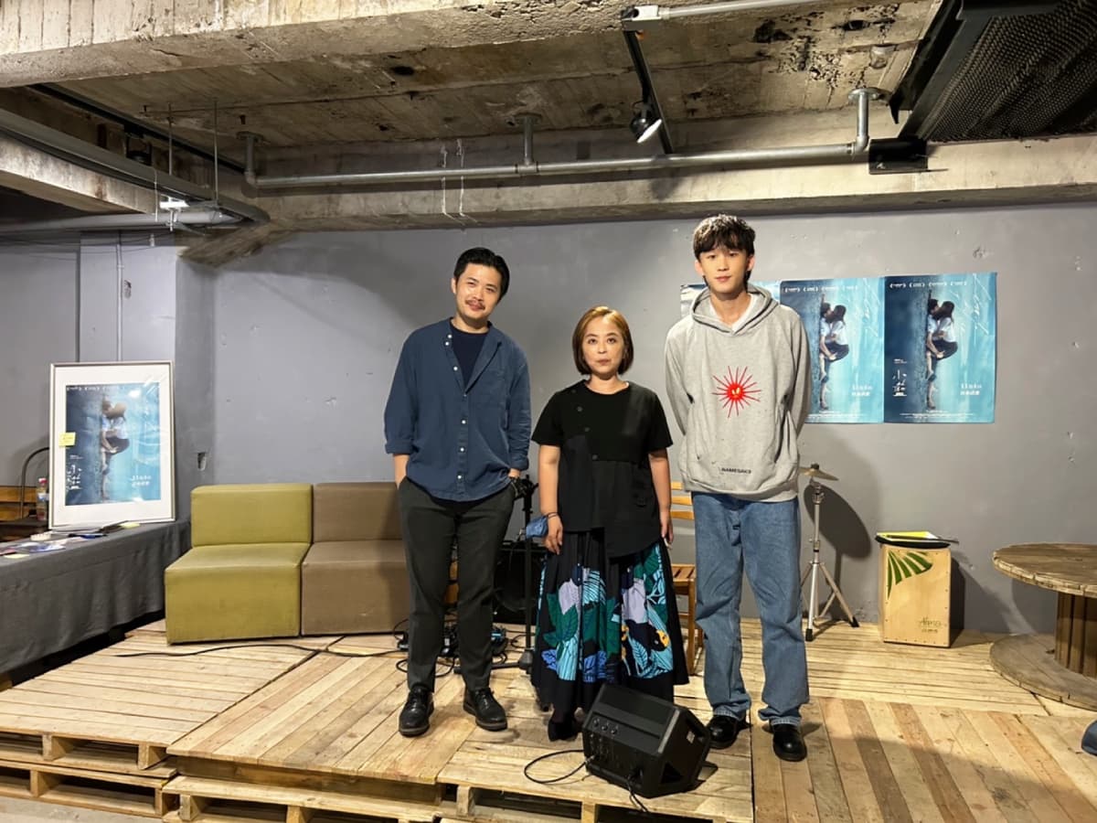 「《小藍》妳的第一次在哪裡」沈浸式展覽策展人張碩尹、導演李怡芳、演員葉廷麒參加開幕儀式。（奇葩娛樂）