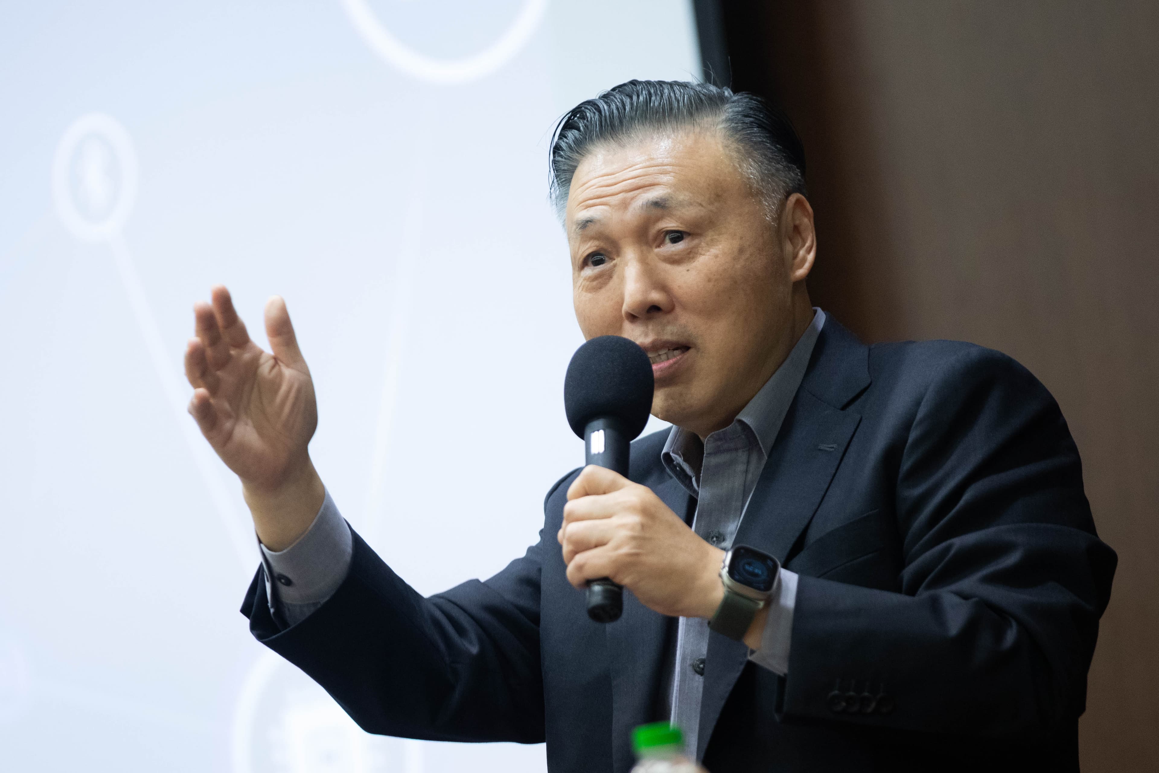 吳田玉肯定政府正視半導體人才短缺問題，並加速培育半導體人才。（日月光提供）
