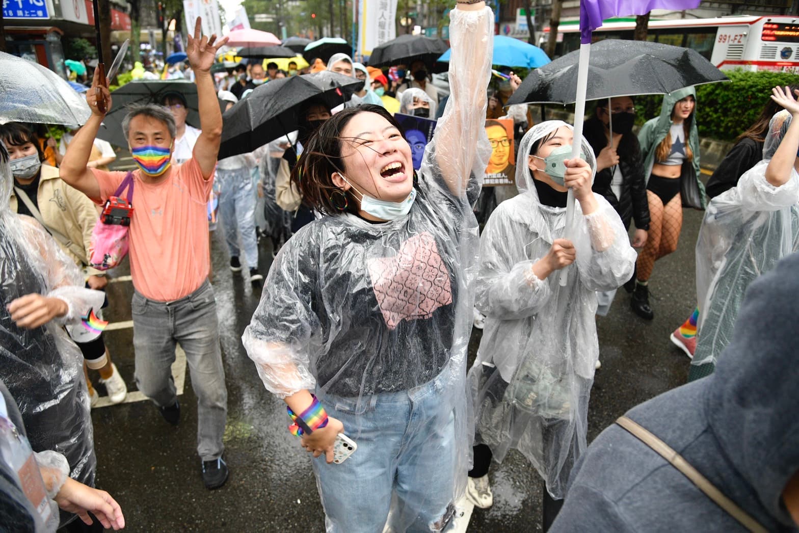第20屆台灣同志遊行今天登場，路線從台北市政府前廣場出發，兵分南北兩路繞行。