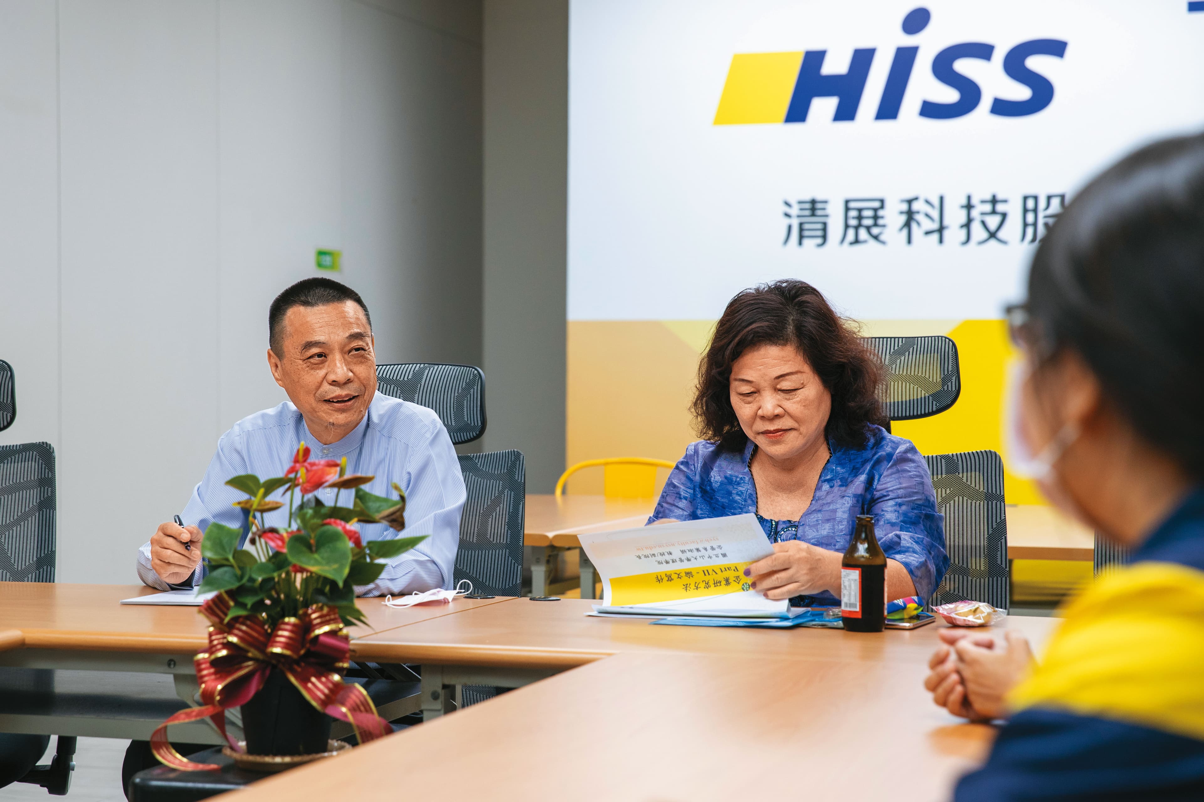 周國忠（左）領導清展持續投入研發終靠技術取勝，對市場嗅覺敏銳的妻子陳白沼（右）則是最佳智囊。