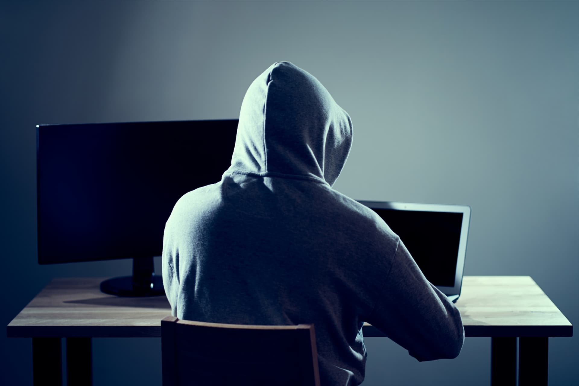 泰國28歲男老師不僅與未成年女學生發生性關係，更靠上傳制服色情影片到網站上，收取會員費供人觀看牟利。（示意圖，photoAC）