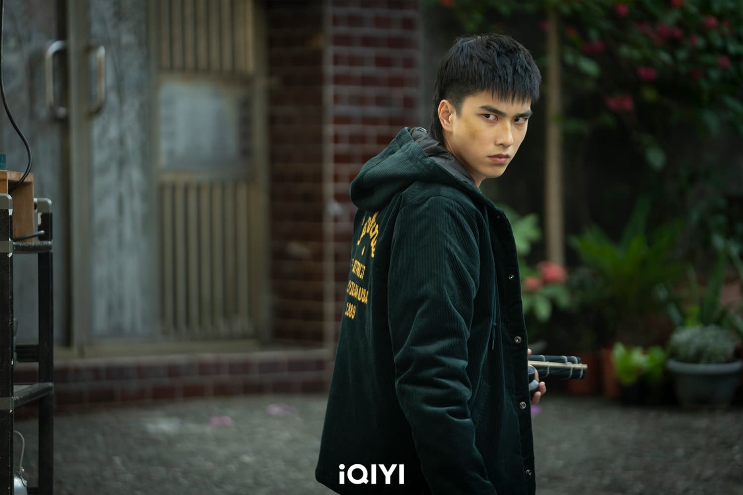 曾敬驊在奇幻華劇《不良執念消除師》飾演擁有超能力的混混學生。（愛奇藝國際站提供）