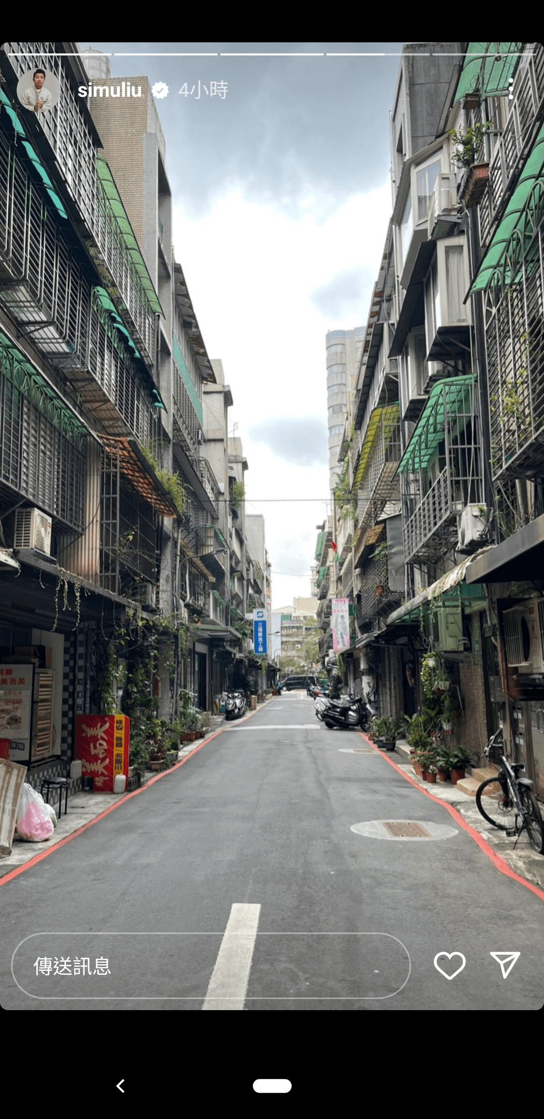 劉思慕還分享了台灣的巷弄街景，卻遭台灣鄉民嫌棄市容好醜。（翻攝自劉思慕IG）
