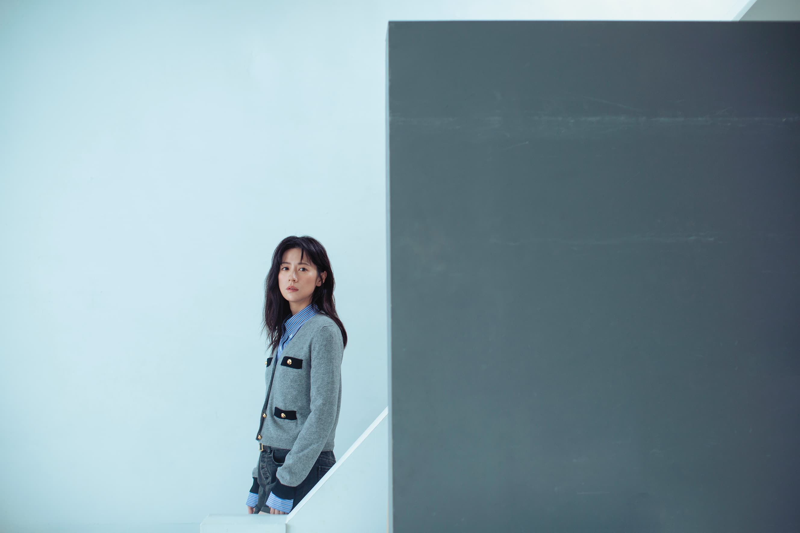 穿上短裙的女藝人其實很冷，但林予晞的好強讓她不說，「因為別人擔心，我就沒有辦法照顧別人，我真的是有照顧別人的強迫症。」