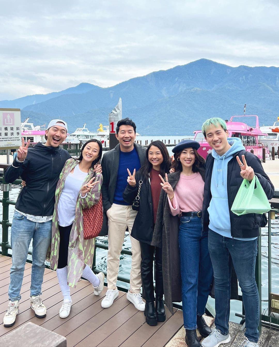 劉思慕和女友、好友們去日月潭觀光，（翻攝simuliu IG）