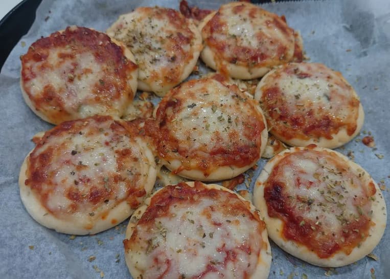 網友分享「瑪格麗特迷你Pizza」剛出爐的成品照。（翻攝臉書社團「Costco好市多商品經驗老實說」）