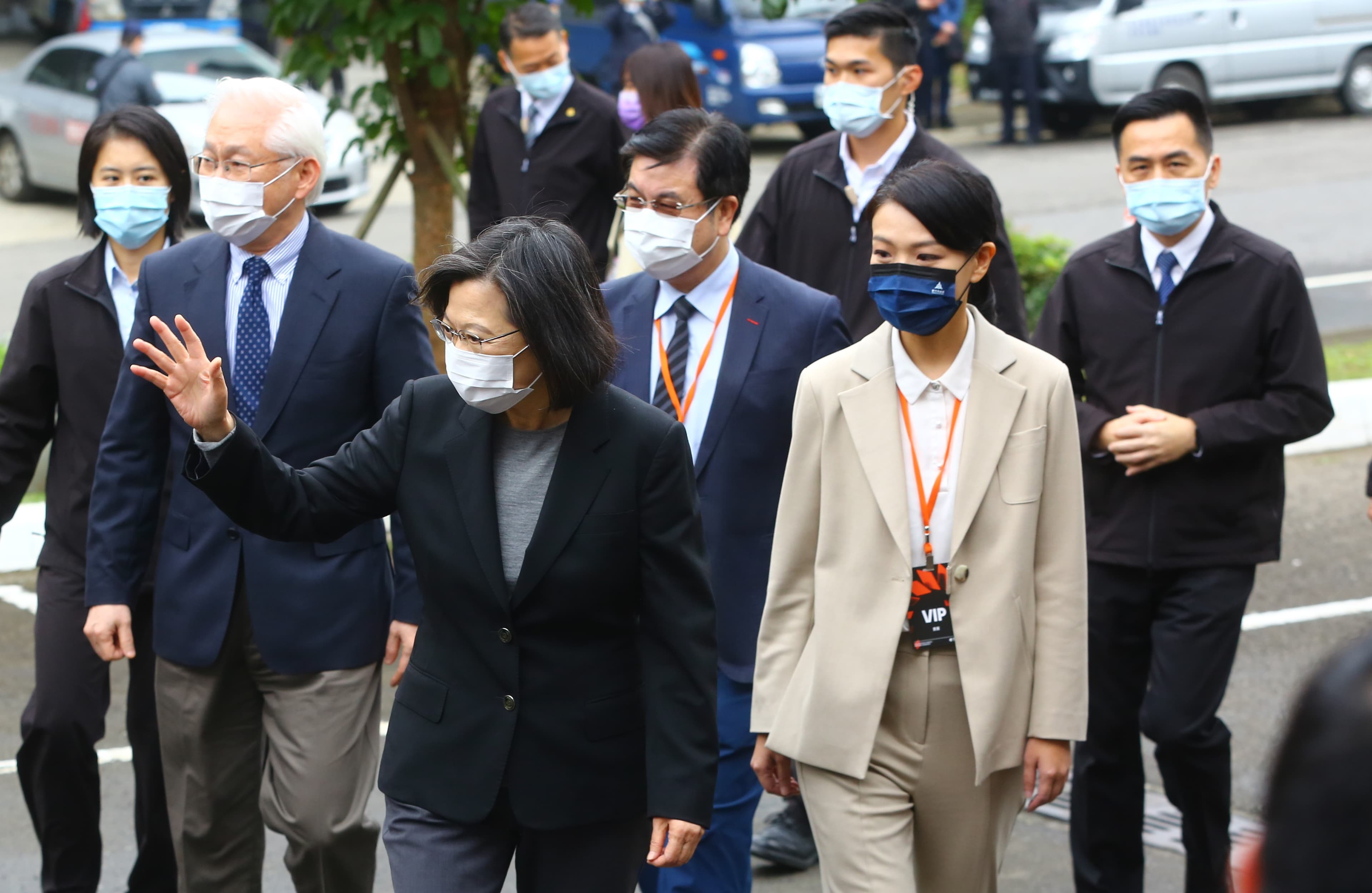 高虹安今與總統蔡英文同台出席國家太空中心的揭牌典禮，但雙方沒有太多互動。