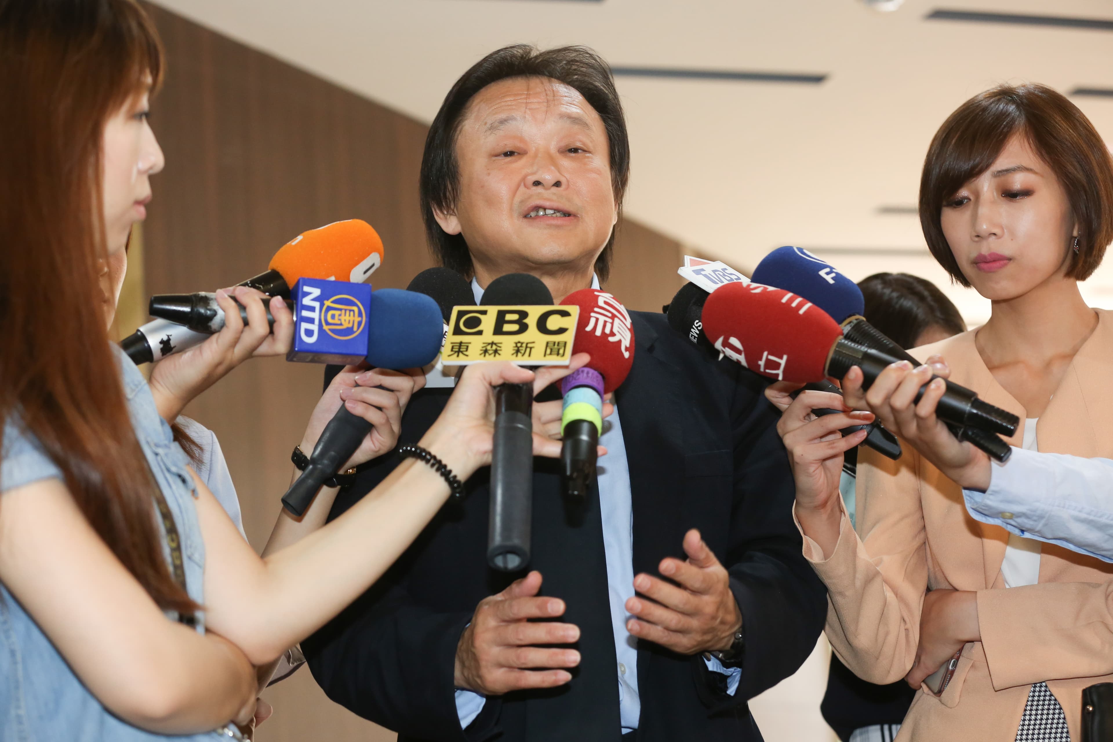 王世堅酸印製「兔來萬安」門聯此舉是蔣萬安重振蔣家威風，只差還沒有鍍上銅像而已。（本刊資料照）