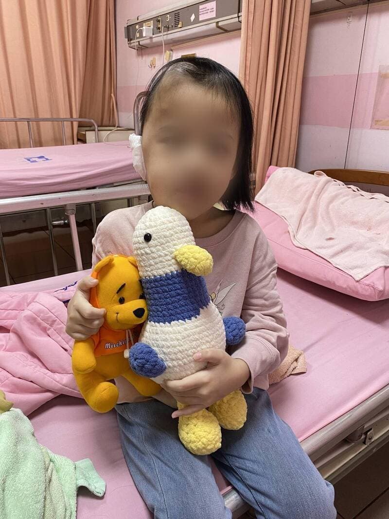 小茹不改樂觀態度，表示好起來後要跟阿嬤一起玩耍。（翻攝畫面）