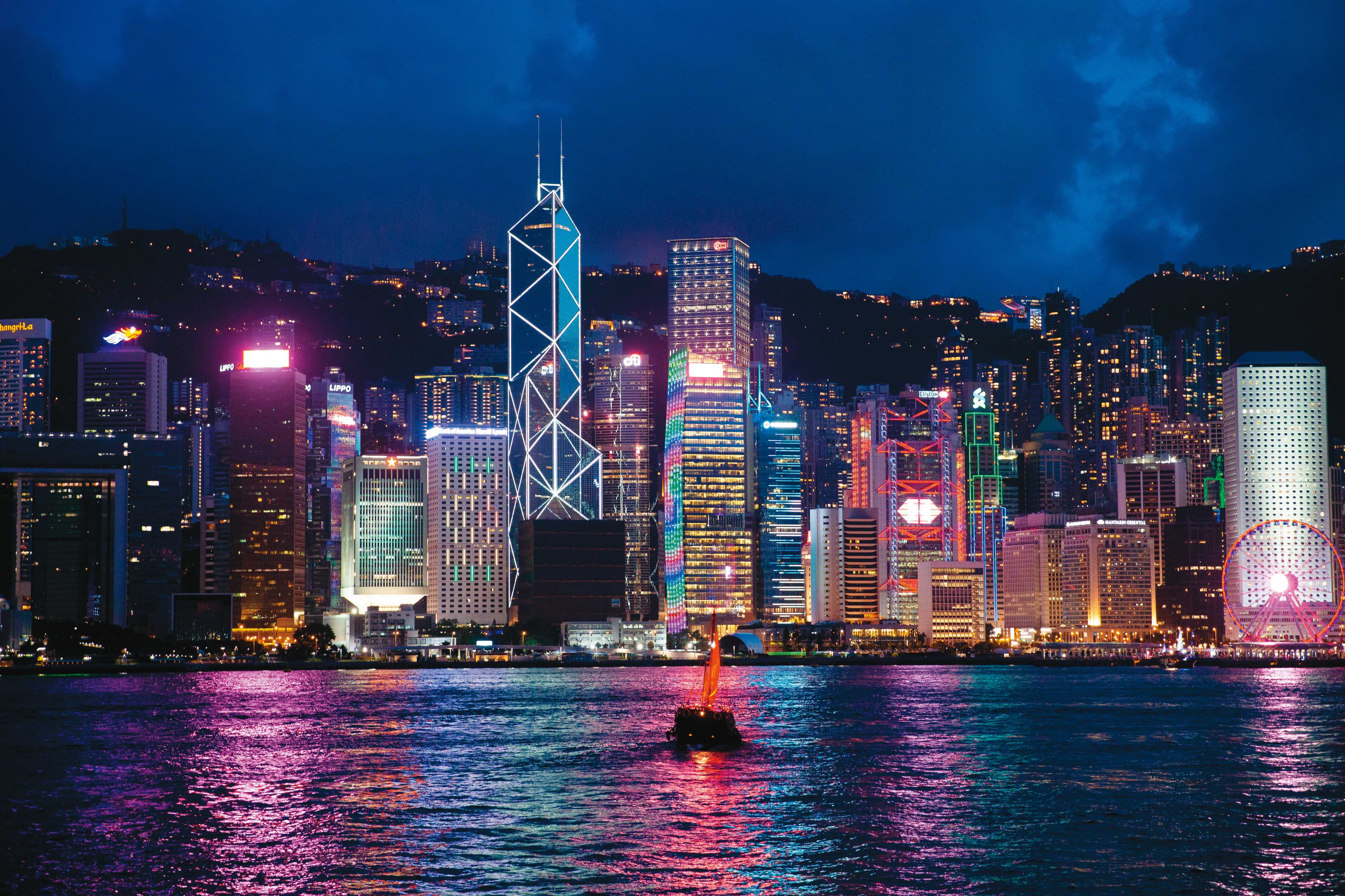 葉逢明近年密集赴中國返台後，家人在港、澳地區的銀行帳戶就會出現大筆可疑資金，檢調正追查是否涉及不法。
