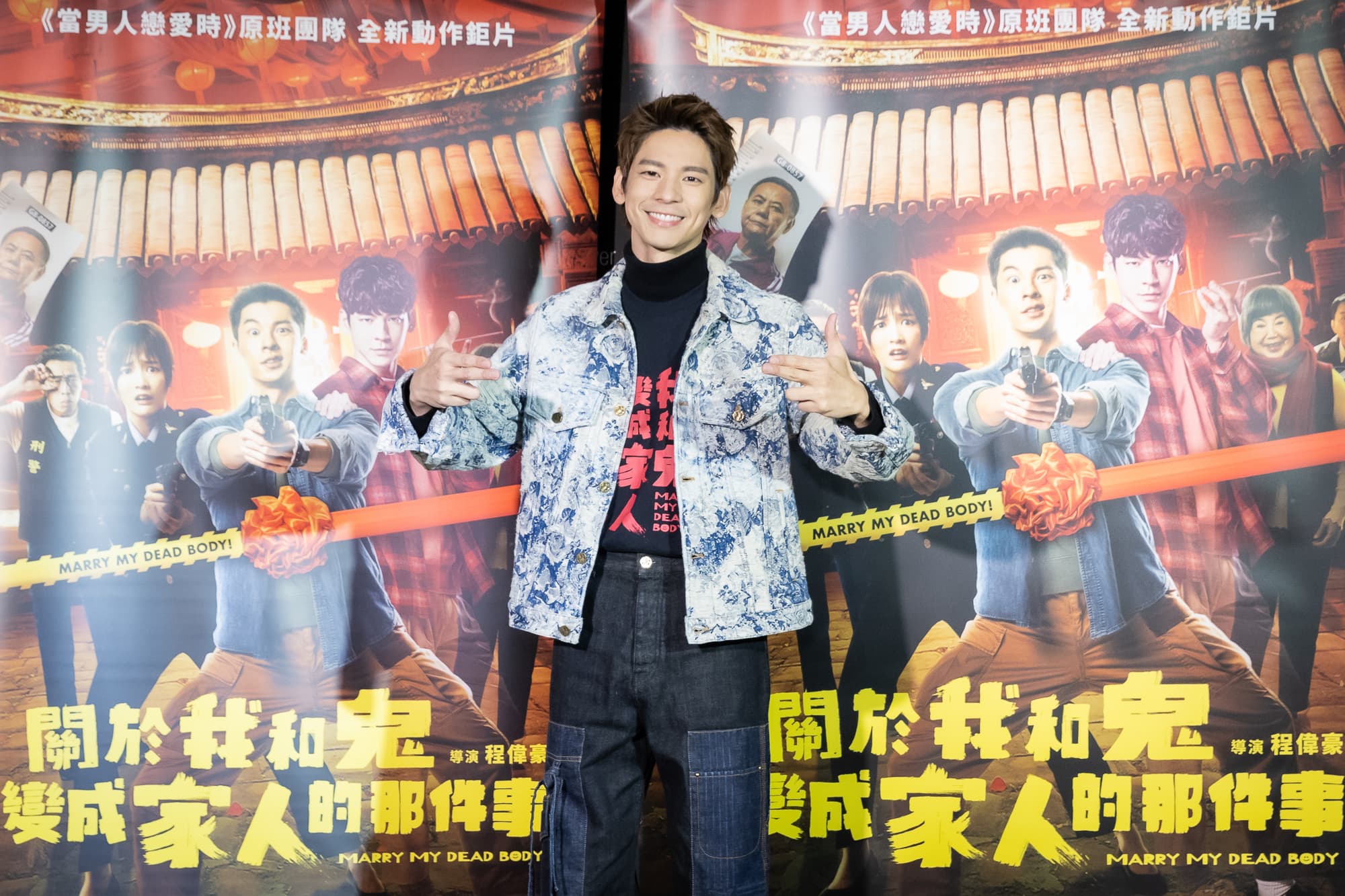 酒量只有2瓶啤酒的林柏宏，再吃了監製煮的薑母鴨，竟在拍戲空檔茫到睡著，醒來就要拍被車撞的戲。（金盞花大影業提供）