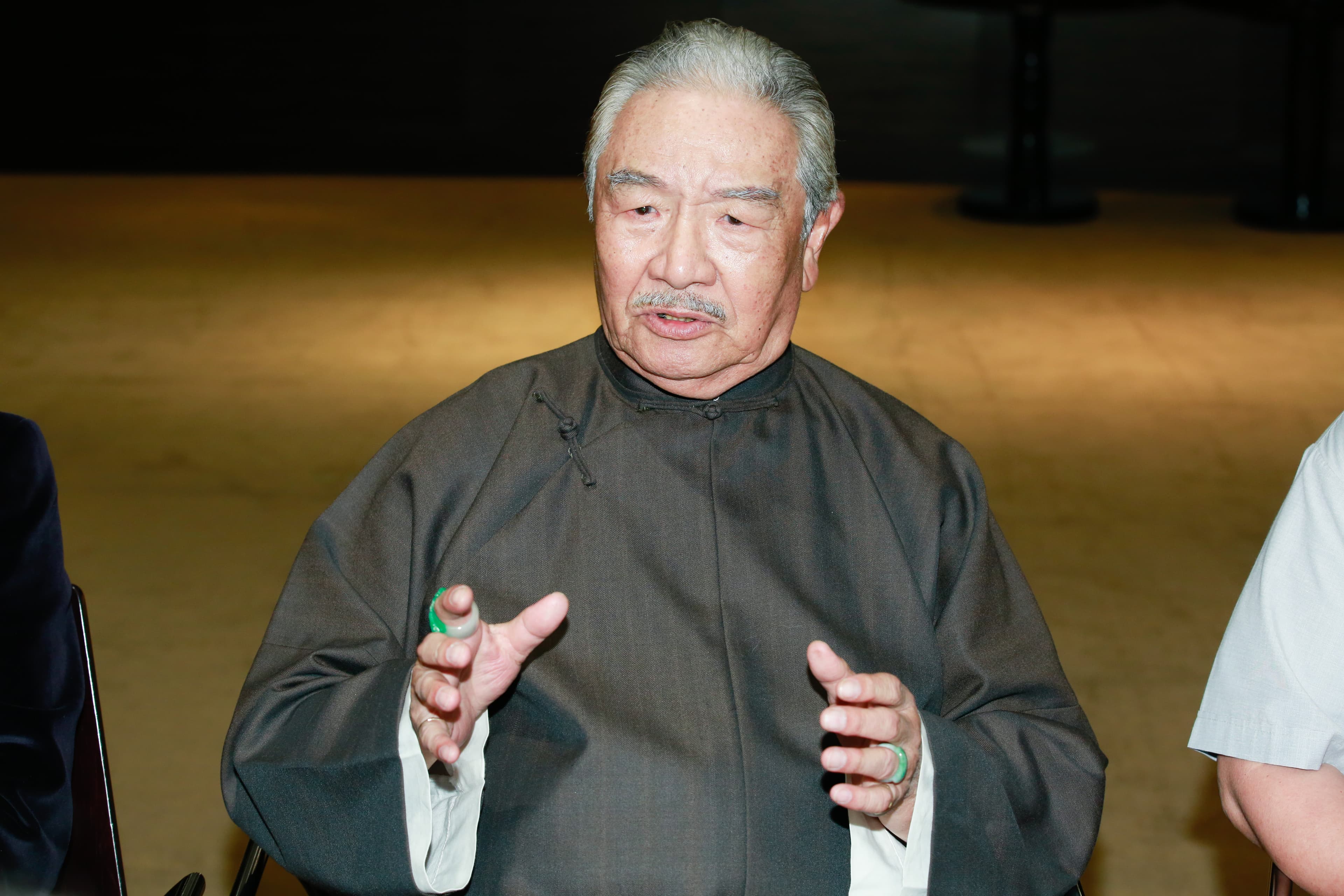 丁強分別演出過《孽子》電視劇版的「楊教頭」和舞台劇版的「傅老爺子」。圖為《孽子》舞台劇2020經典重返記者會。
