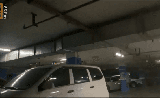 變態男以「開車載你回家」為由，趁機對妹子撿屍性侵。（翻自《黑料不打烊》）