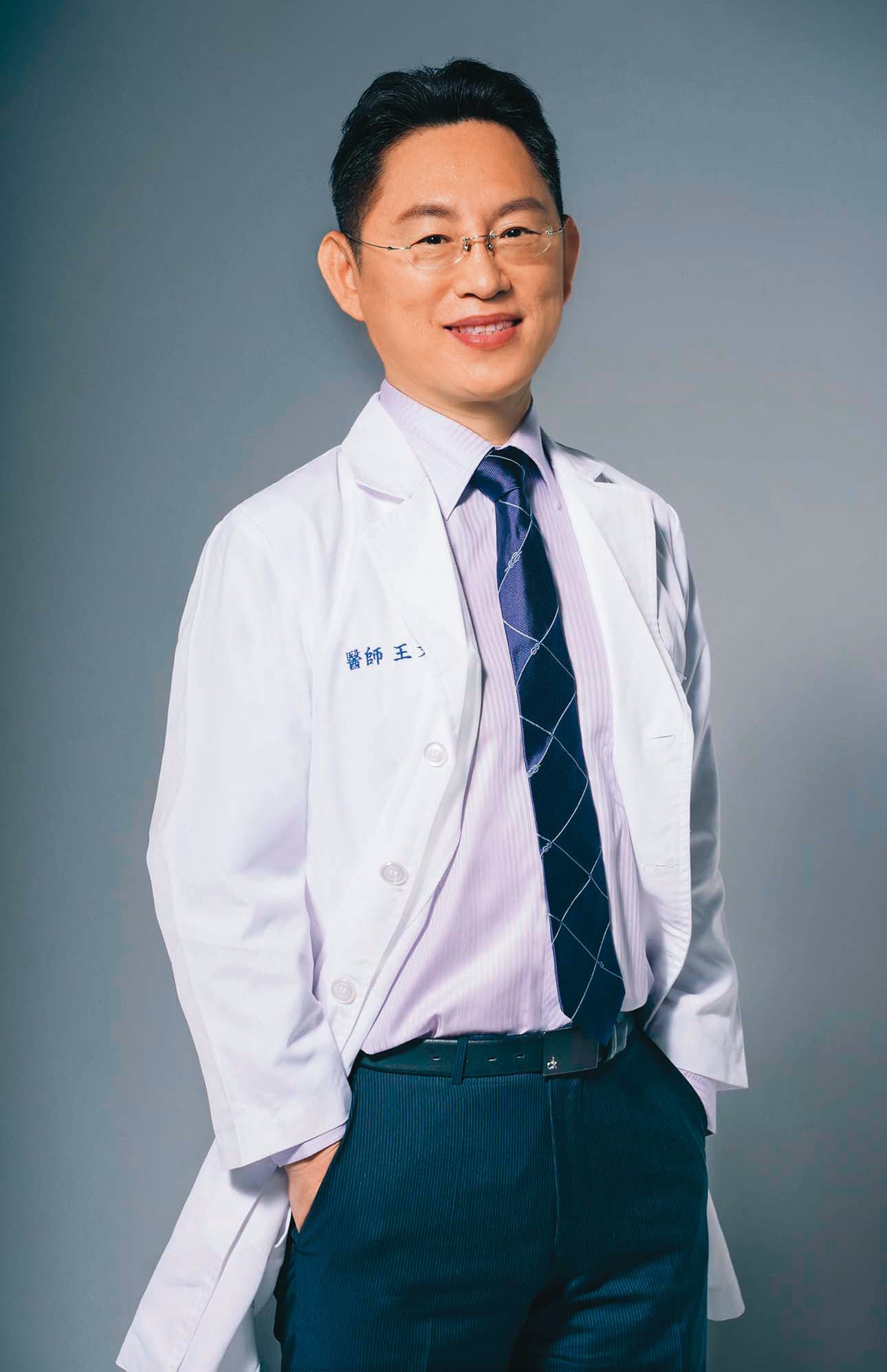 台南名醫王文哲（圖）外遇遭妻蕭嘉蓉提告後，反控妻與王建民外遇。（翻攝新笙聯合診所網站）