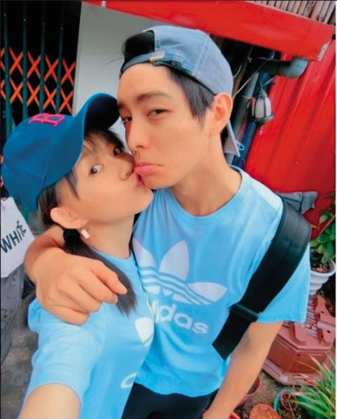 曹佑寧與鍾蕙羽（左）交往將近五、六年之久，最後女方公開情變消息。（翻攝自june0114 IG）