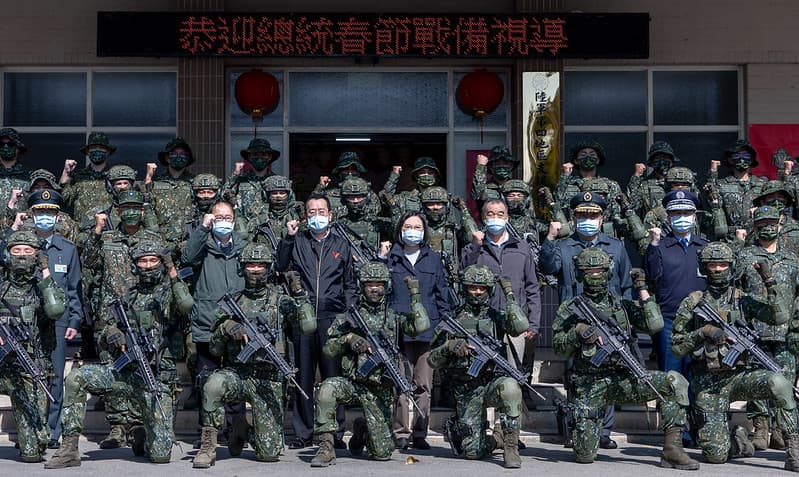 對於日媒未經查證的報導，總統府表達高度遺憾；圖為蔡英文春節慰勉國軍。（總統府提供）