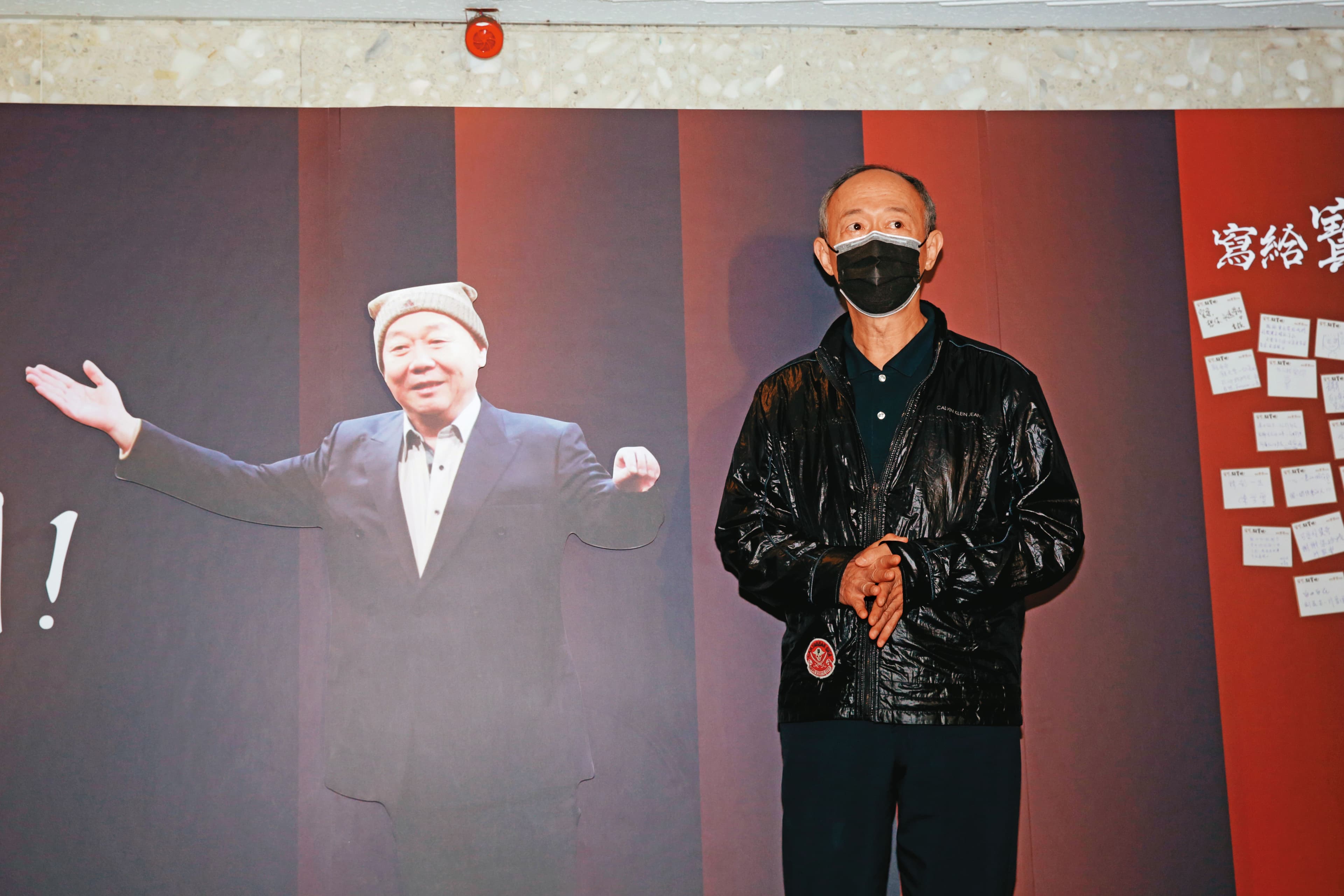 顧寶明離世後，藝人金士傑（圖）出席追思會，送好友最後一程。