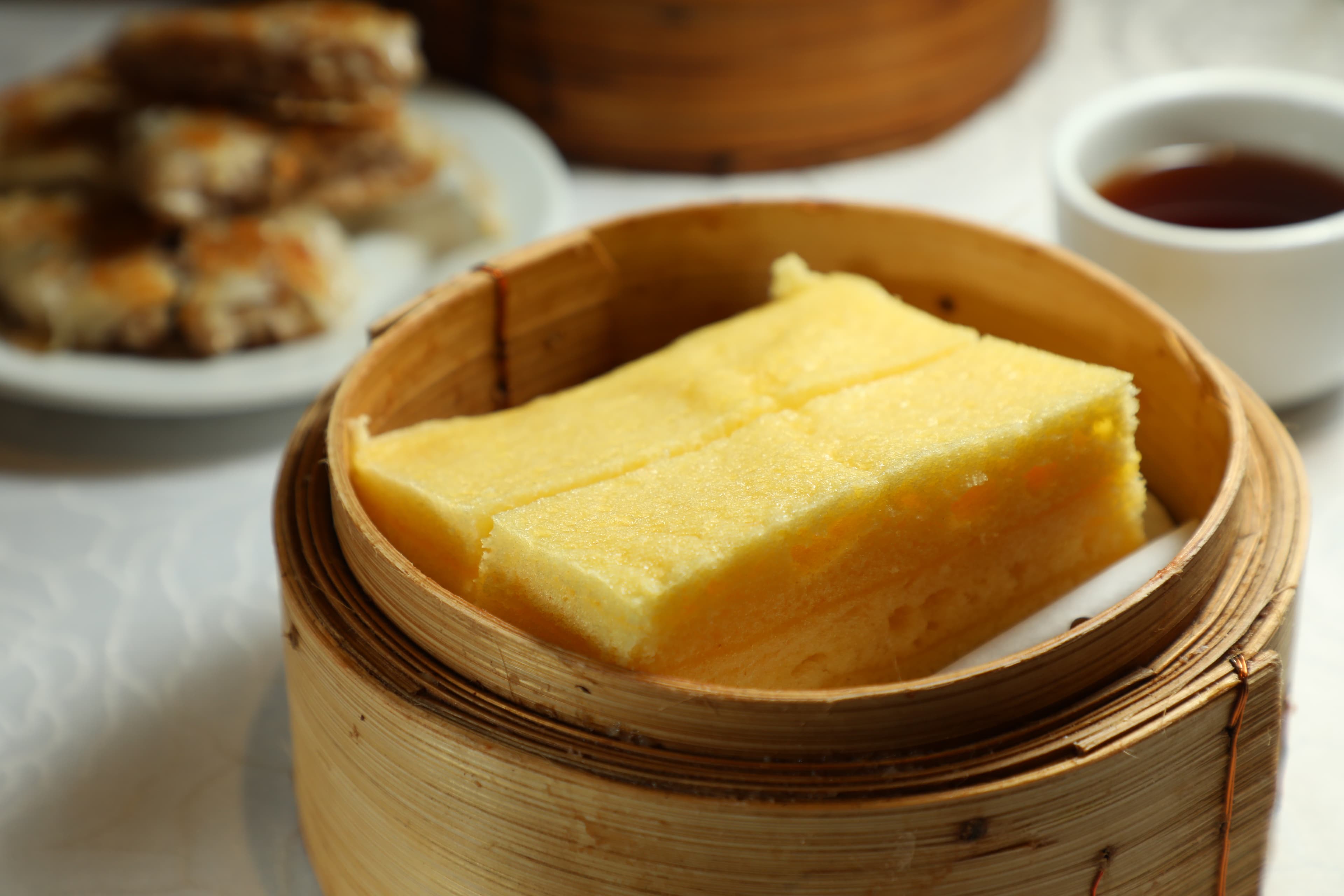 「奶黃馬拉糕」還是熟悉的滋味。（中點，港幣29元／份）