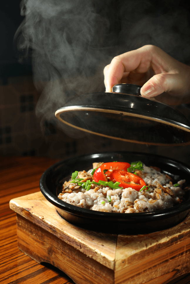 「梅菜肉餅煲仔飯」是媽媽的味道。（港幣88元／份）