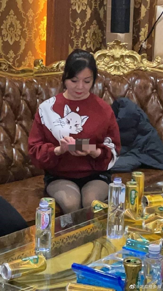網友分享自己點來的「正妹」，外表跟「媽媽」一樣。（翻自微博）