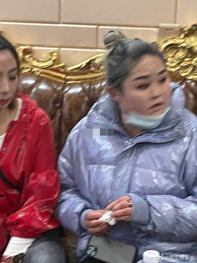有網友懷疑，可能事主開價太低，所以店家只給「媽媽級正妹」。（翻自微博）