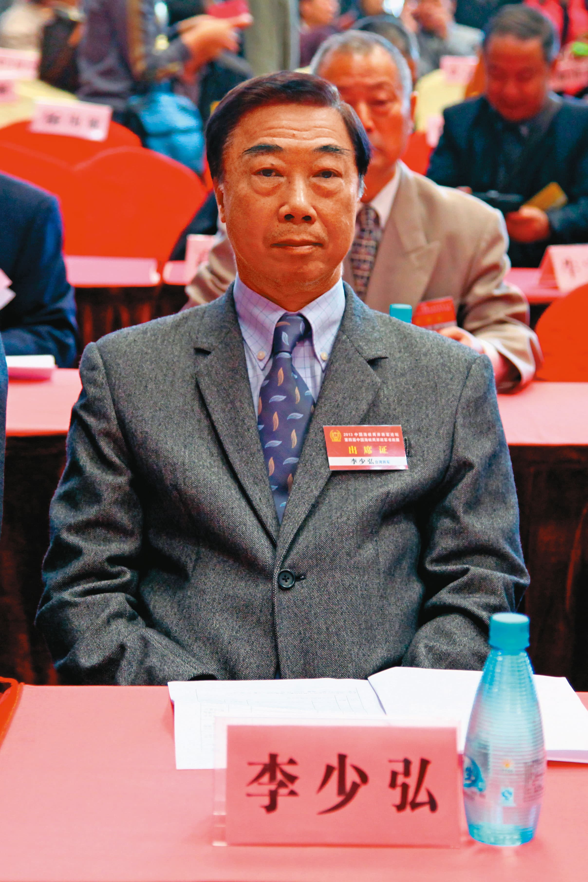 前中將李少弘受邀赴中5次，有人還問他要不要回中國居住及一國兩制，拉攏意味明顯。（翻攝中國海峽兩岸將軍書畫交流協會官網）