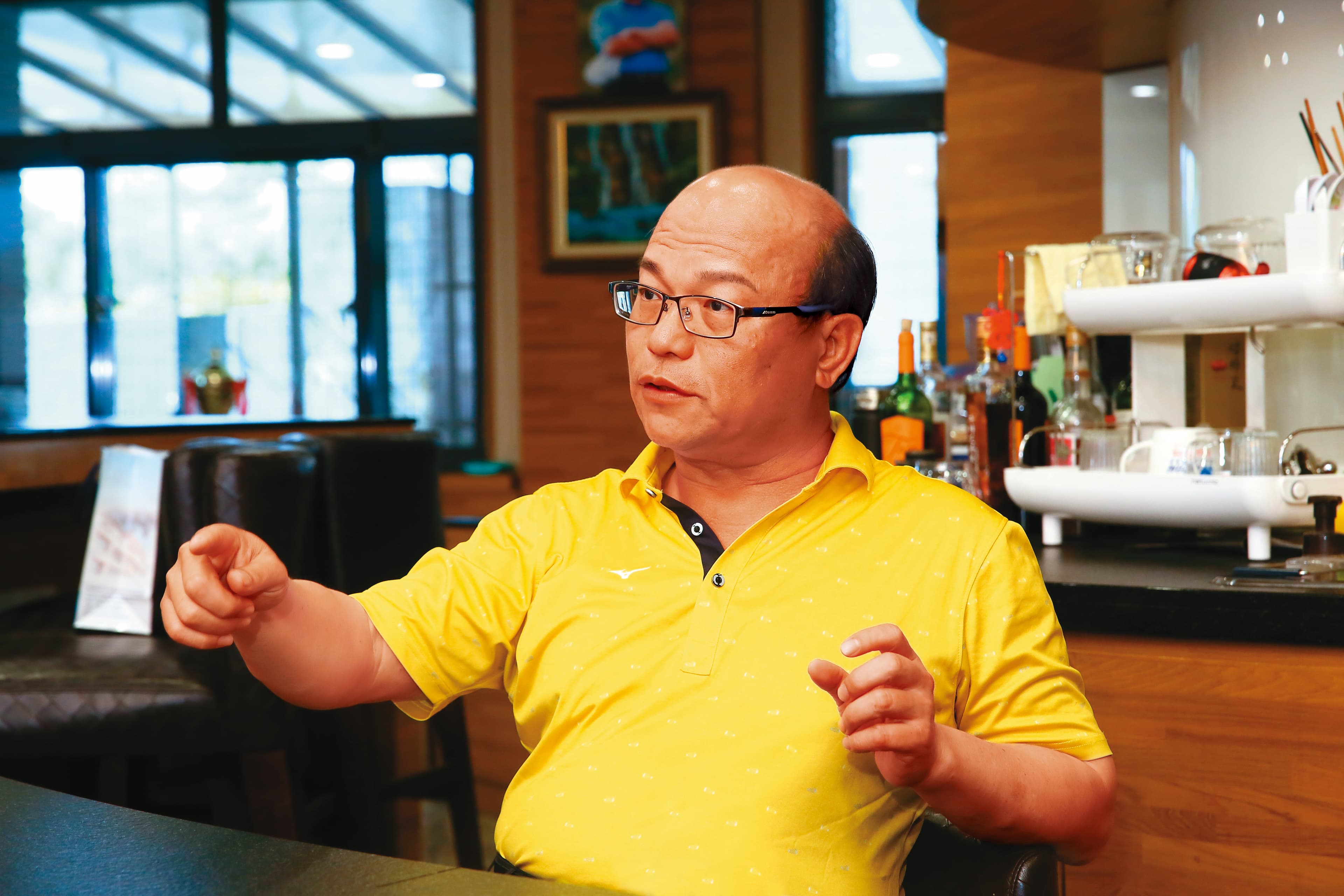 興農會員權益促進會長陳永豐提出每張球證補償金180萬元，否則會員將抗爭到底。
