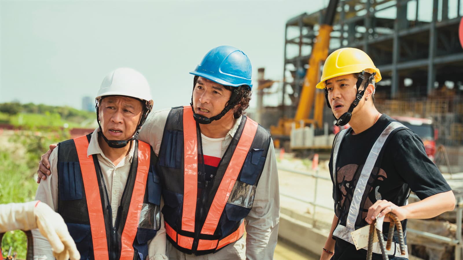 游安順（左起）、李銘順、薛仕凌合作《做工的人  電影版》，演出11年前的同樣角色。（大慕影藝、華映娛樂提供）