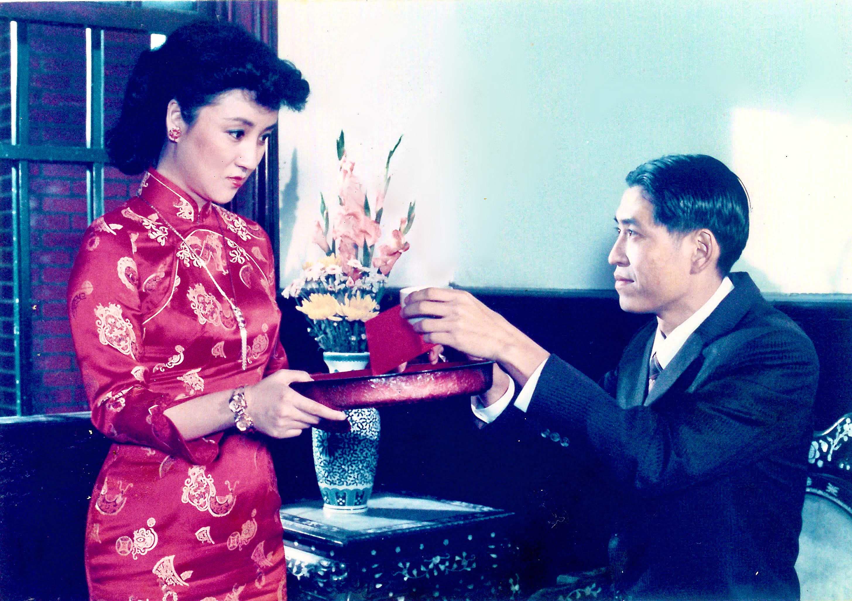 片中柯一正與陳秋燕扮演夫妻，但男方有小三，女方不時怨嘆嫁錯人。（海鵬）