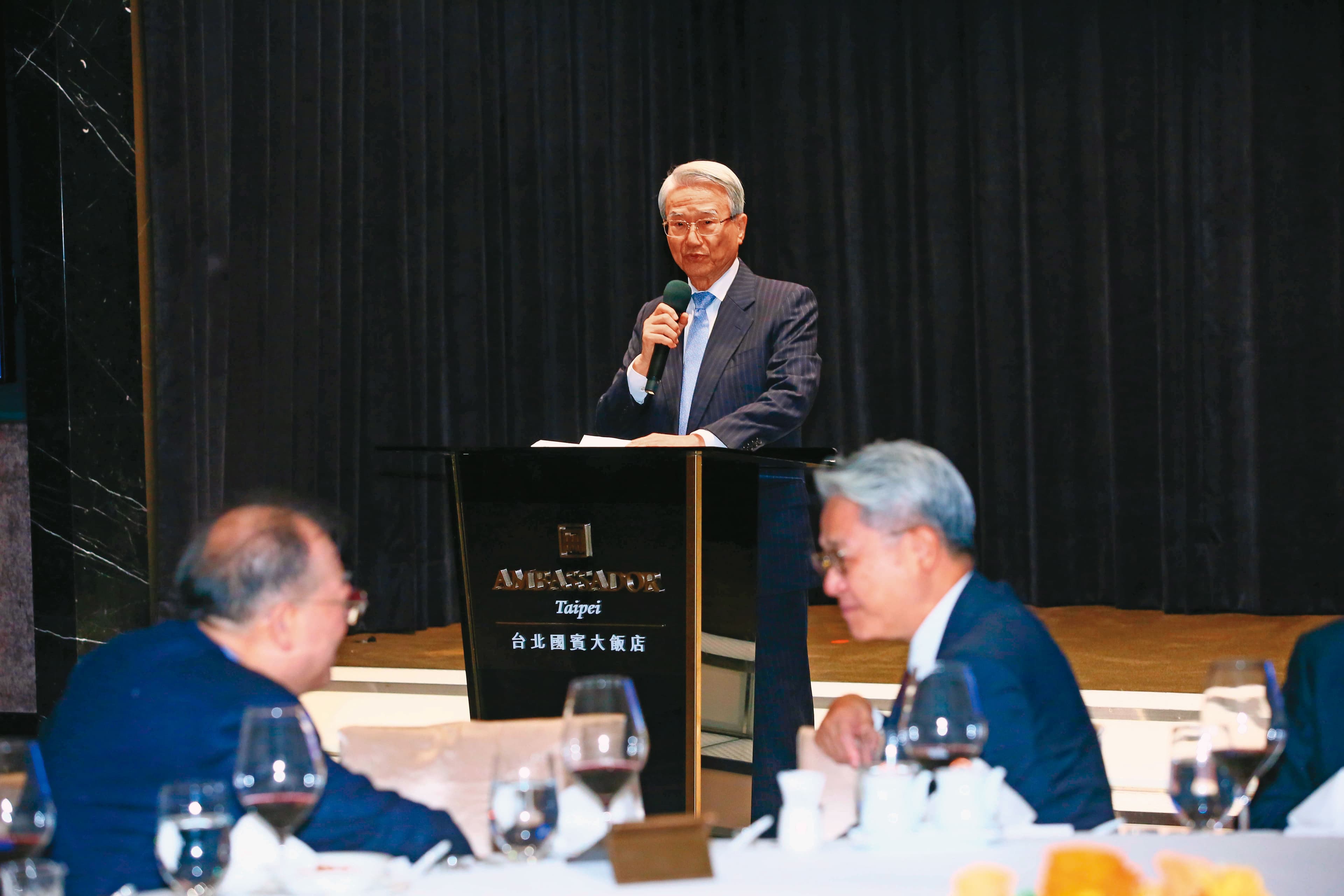 新光金和台新金合併案，吳東進和吳東亮兄弟各有堅持仍無共識。