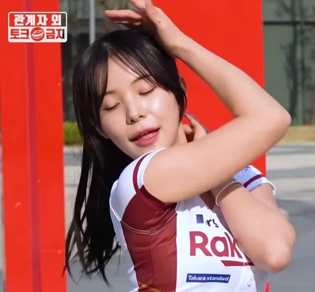 李多慧熱舞片段被網友發現撞臉高虹安。（翻攝自엠빅뉴스YouTube）