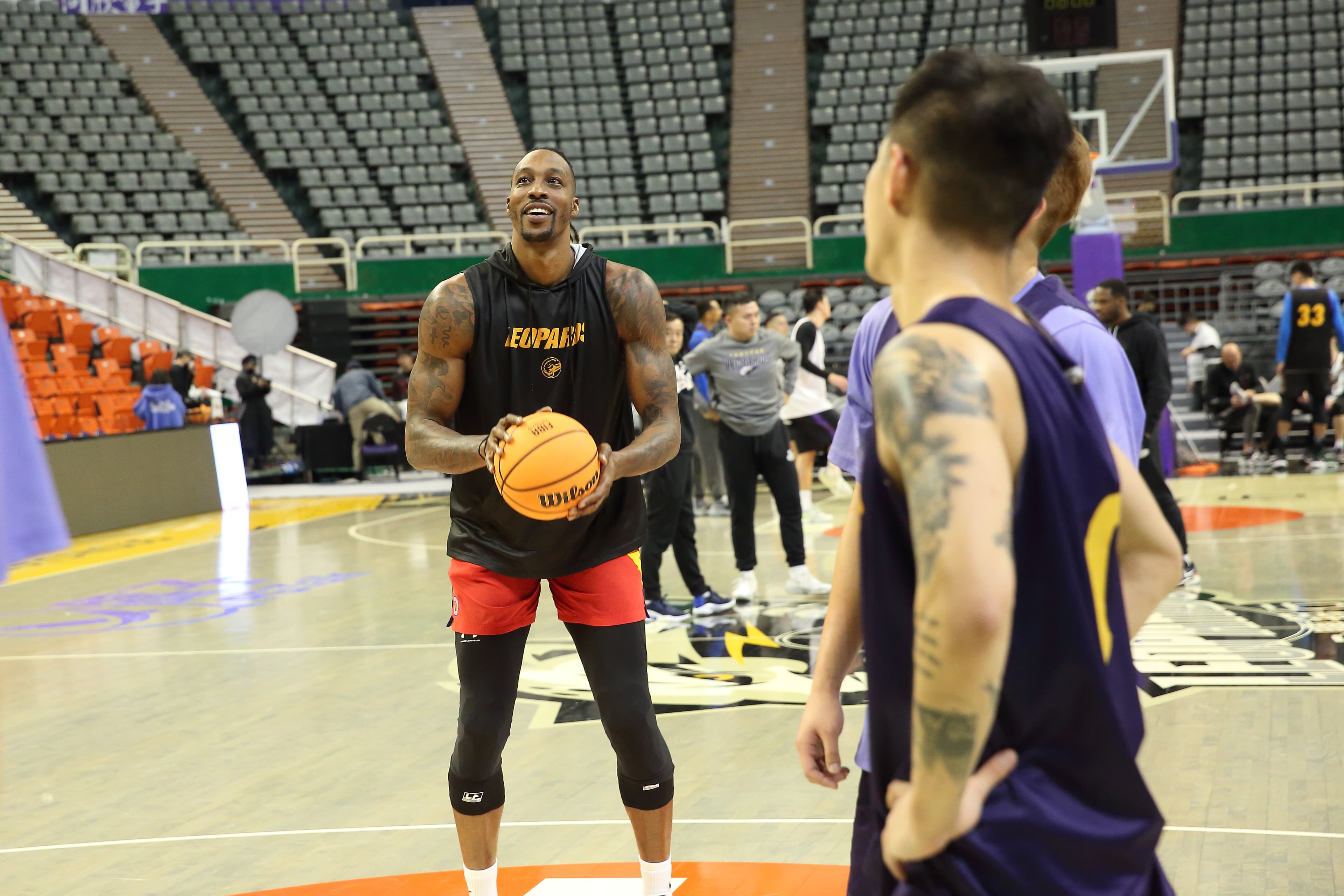 霍華德（Dwight Howard）加盟桃園永豐雲豹職業籃球隊，讓台灣籃壇掀起一股魔獸旋風。