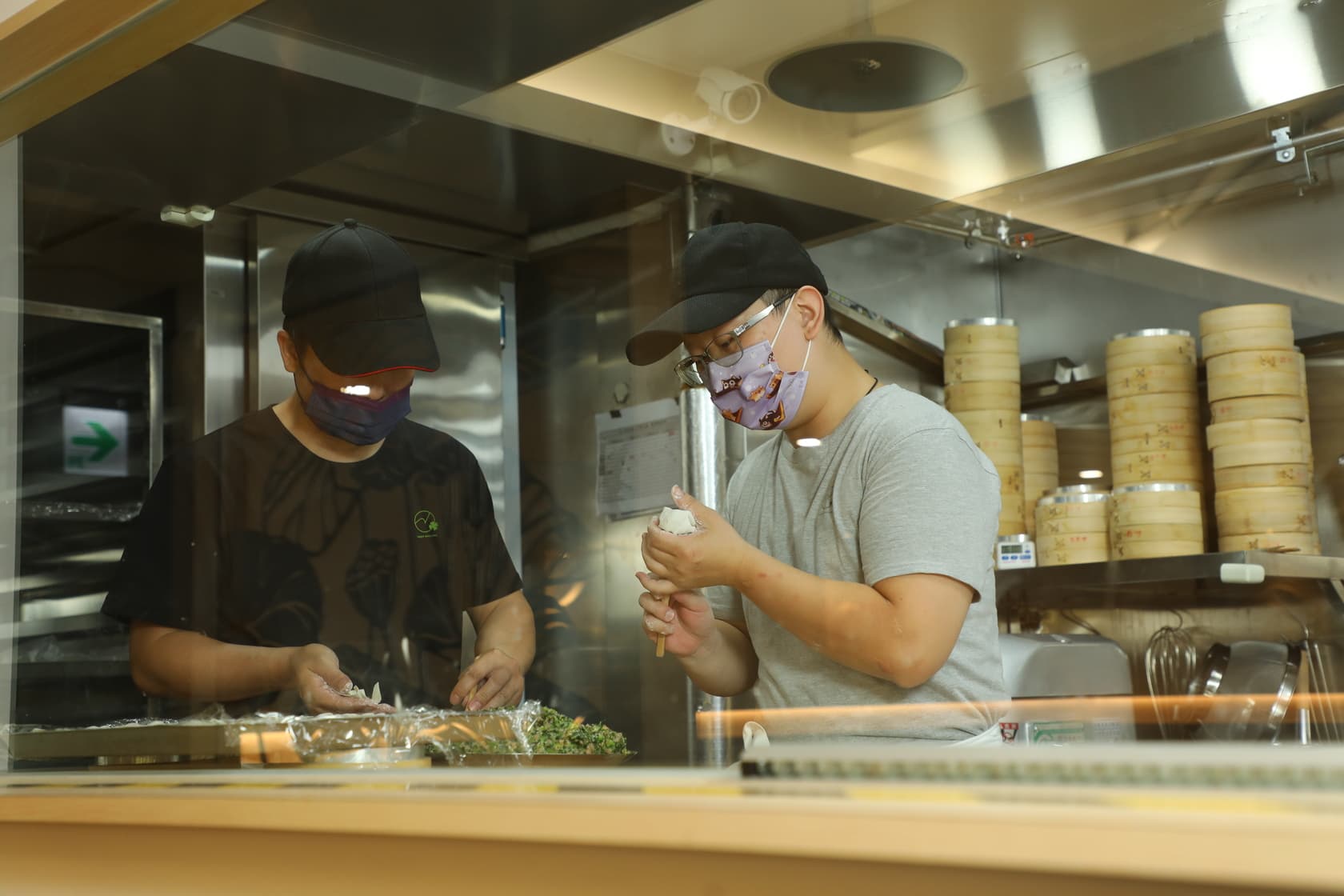 開放式的廚房展現對料理的自信。