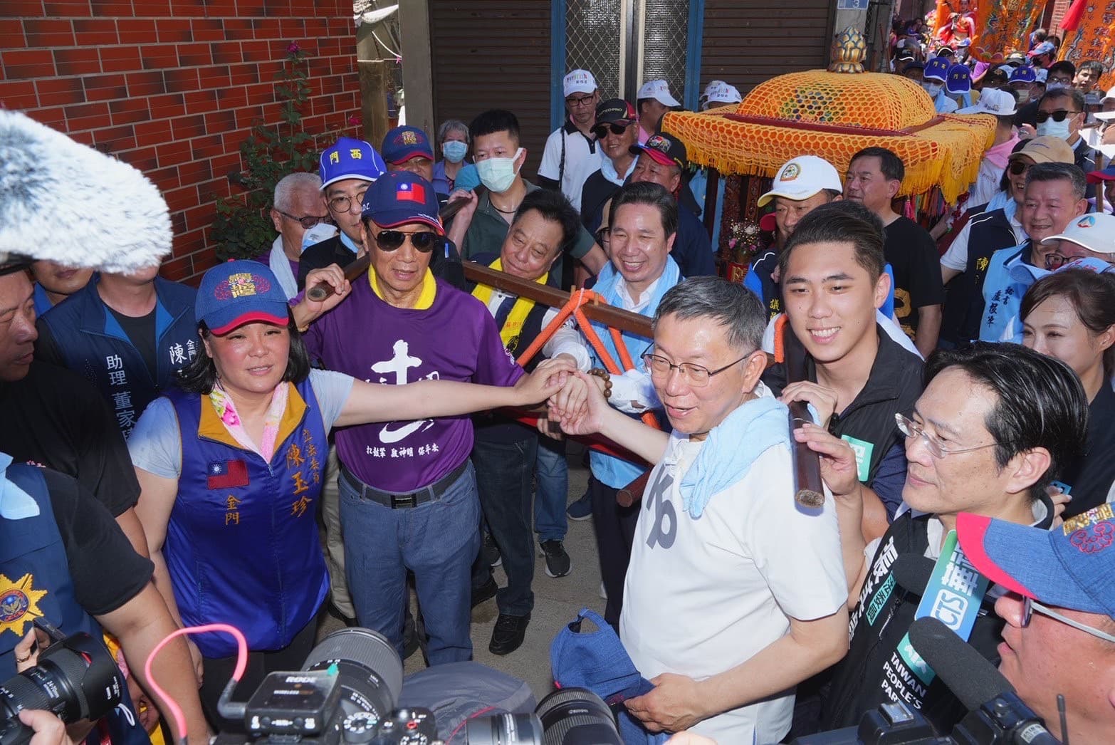 金門縣議長洪允典因表態挺郭台銘，遭國民黨提醒審慎發言，今天受訪直接開嗆。（民眾黨提供）