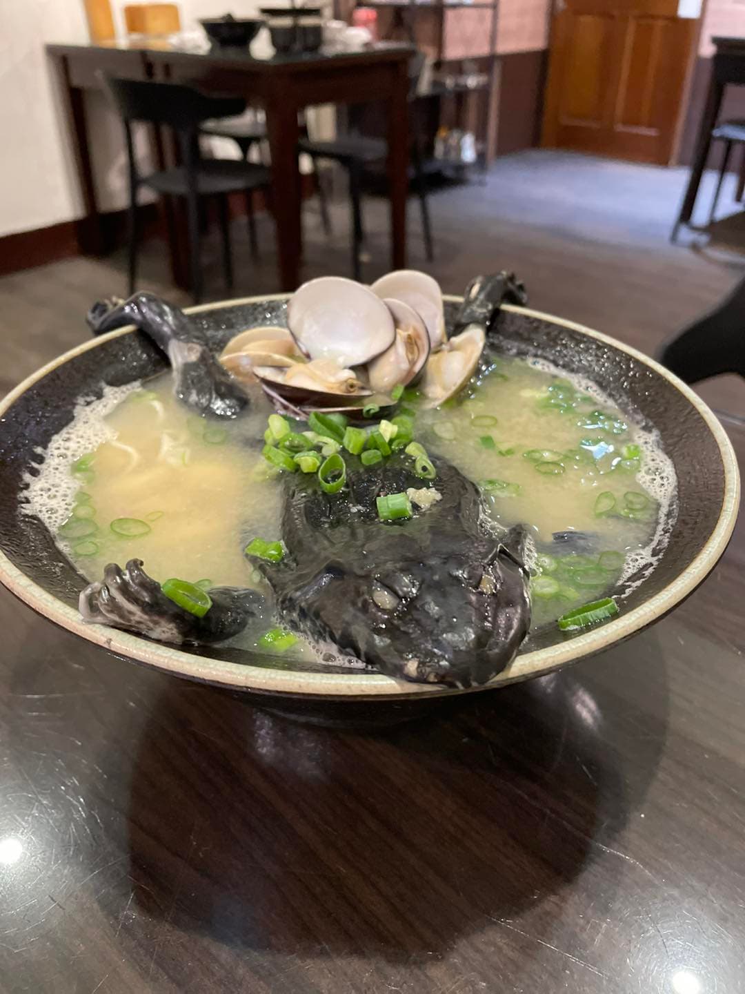 雲林的拉麵店業者近日也研發出特色美食「蛙呀蛙呀蛙拉麵」，每日只限量6碗。（翻攝自圓拉麵臉書粉專）
