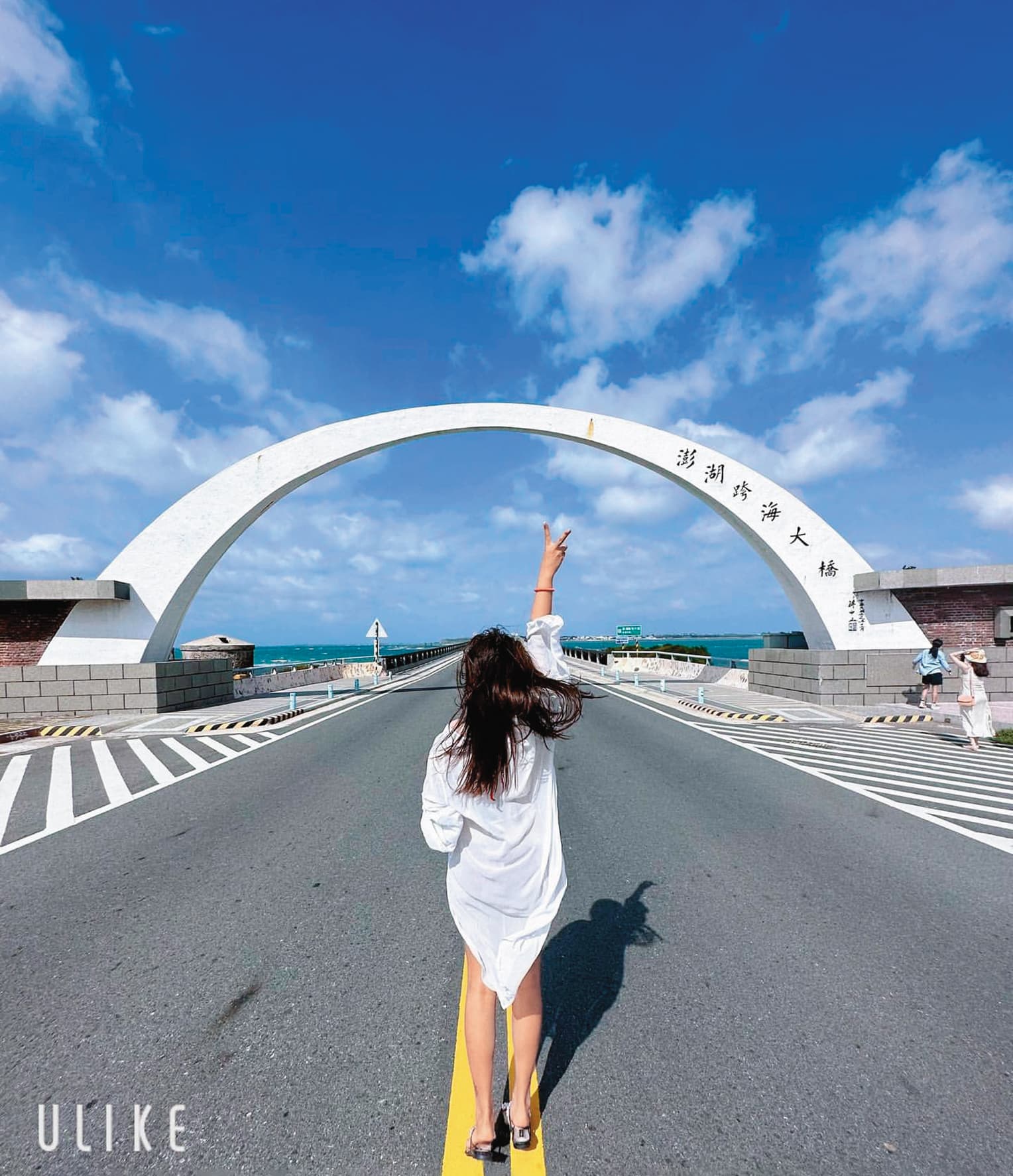 林匯喬曾在社群分享赴澎湖旅遊照（左圖），和Twitter上的女子照片（右圖）完全一樣。（翻攝自林匯喬IG）