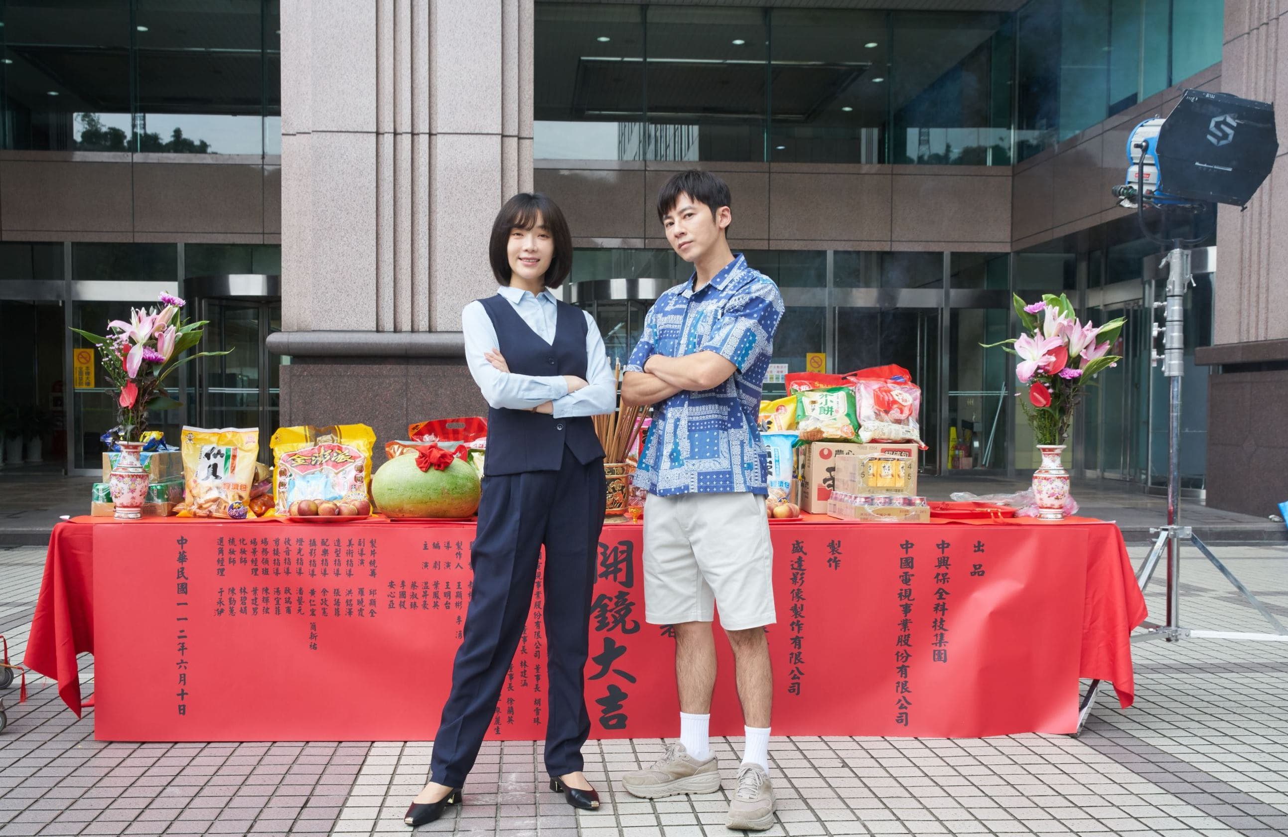 蔡淑臻、李國毅戲裡一同為公司努力奮鬥。（中視提供）